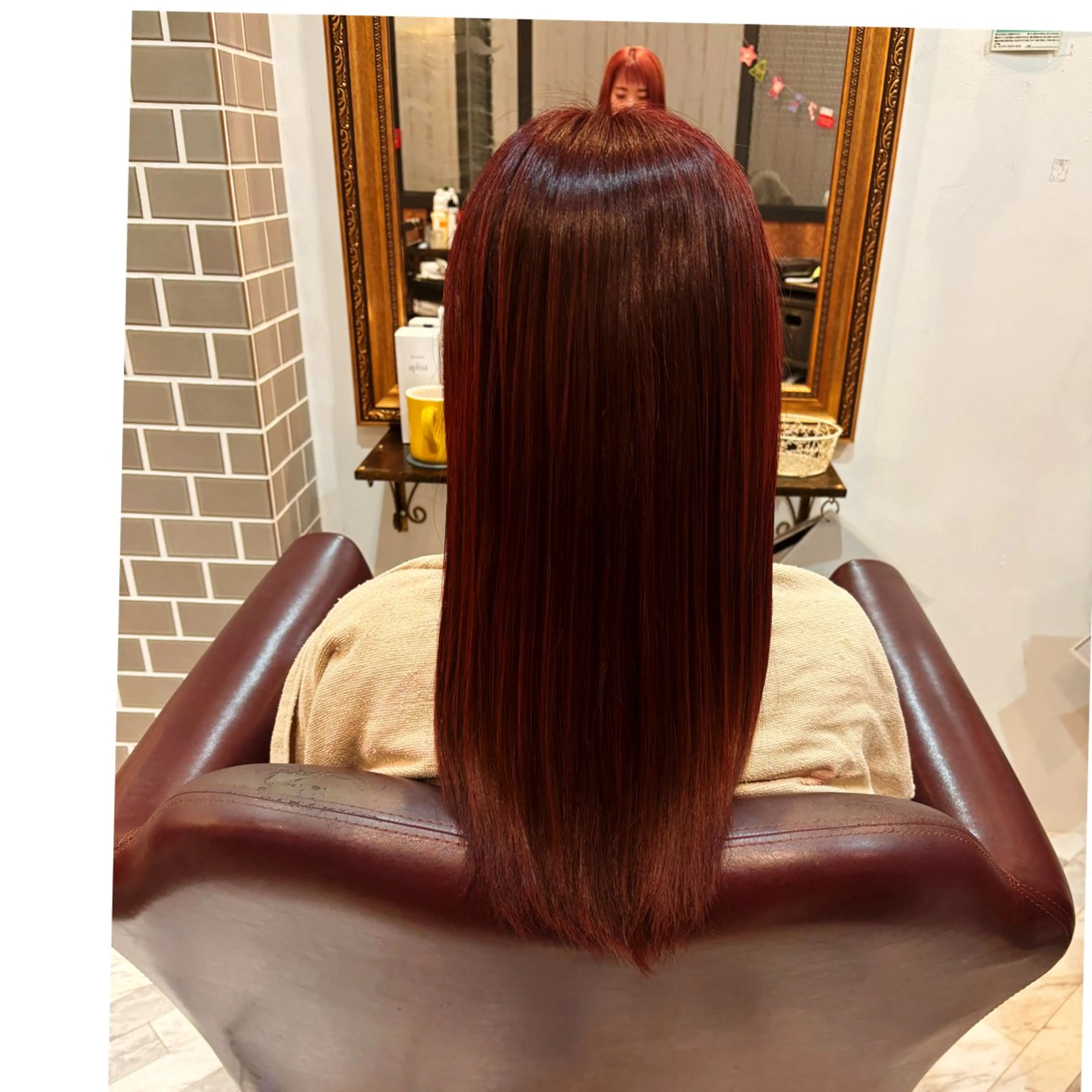 ロング カラー ピンクカラー レッドカラー 長内 もえのヘアスタイル