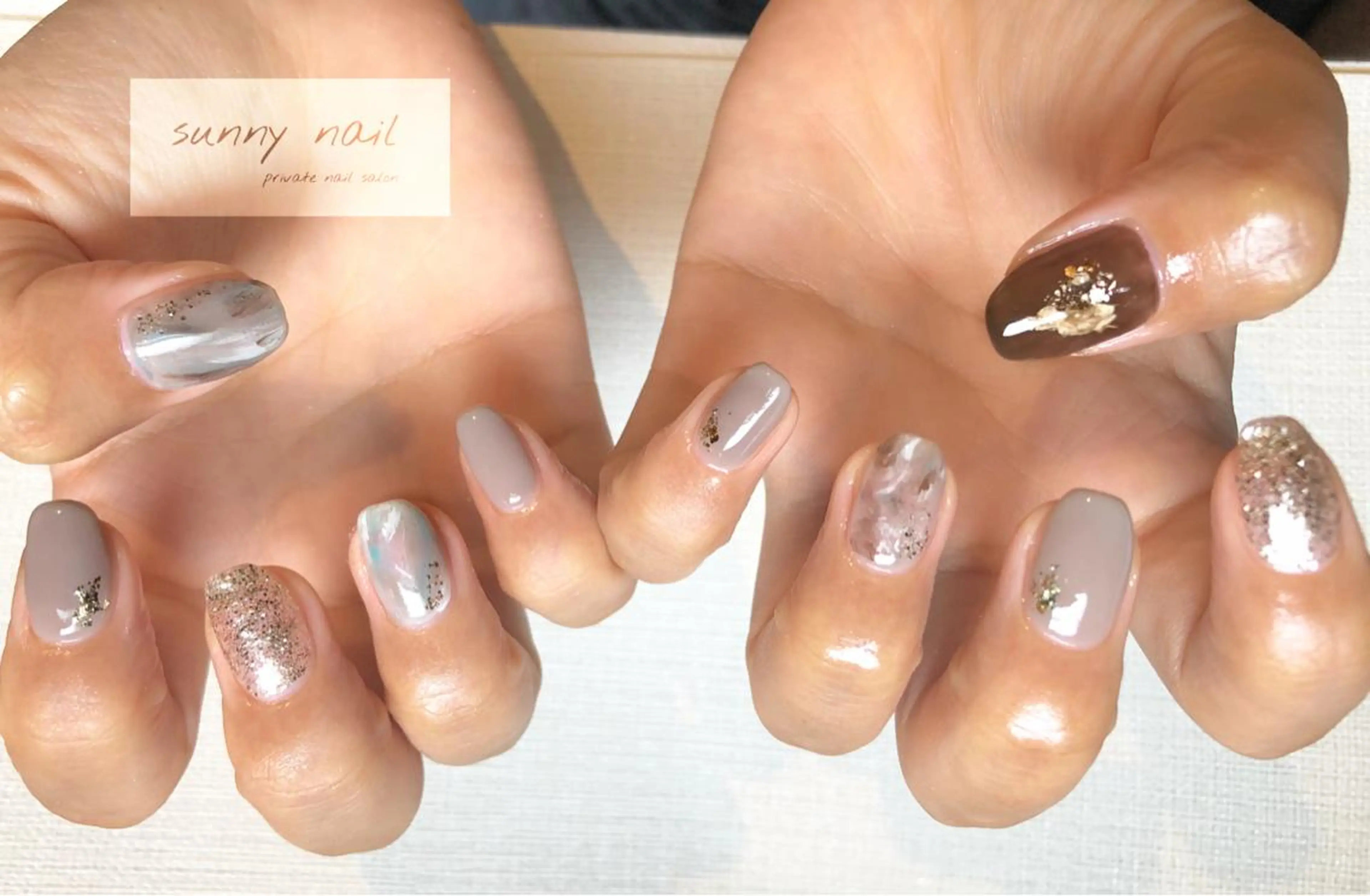 ネイル ジェルネイル ゴールド ミラーネイル ニュアンスネイル パラジェル sunny nailのネイルデザイン