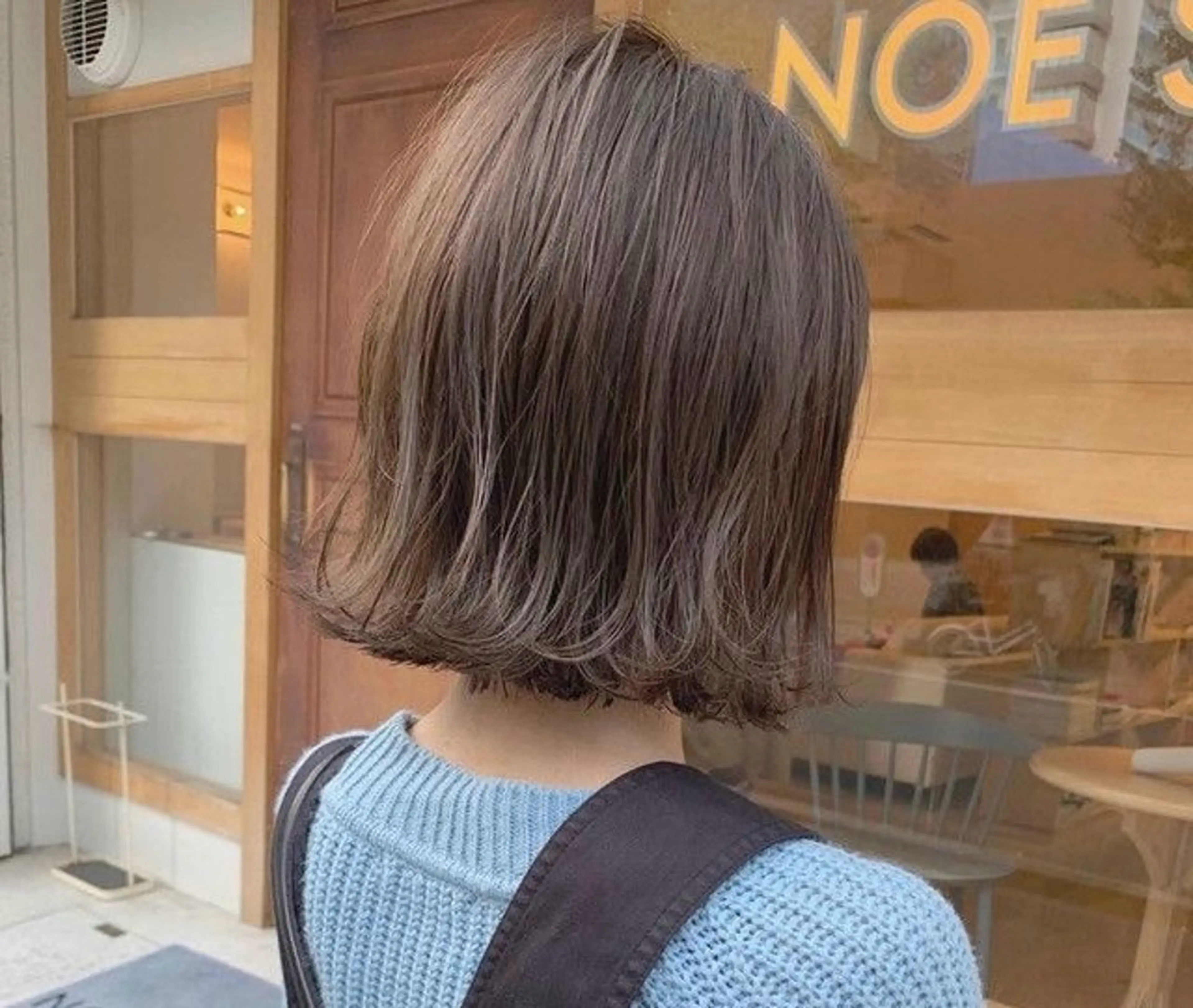 ミディアム カラー パーマ ミディアムパーマ ボブ 外ハネヘア 森山 陽菜のヘアスタイル