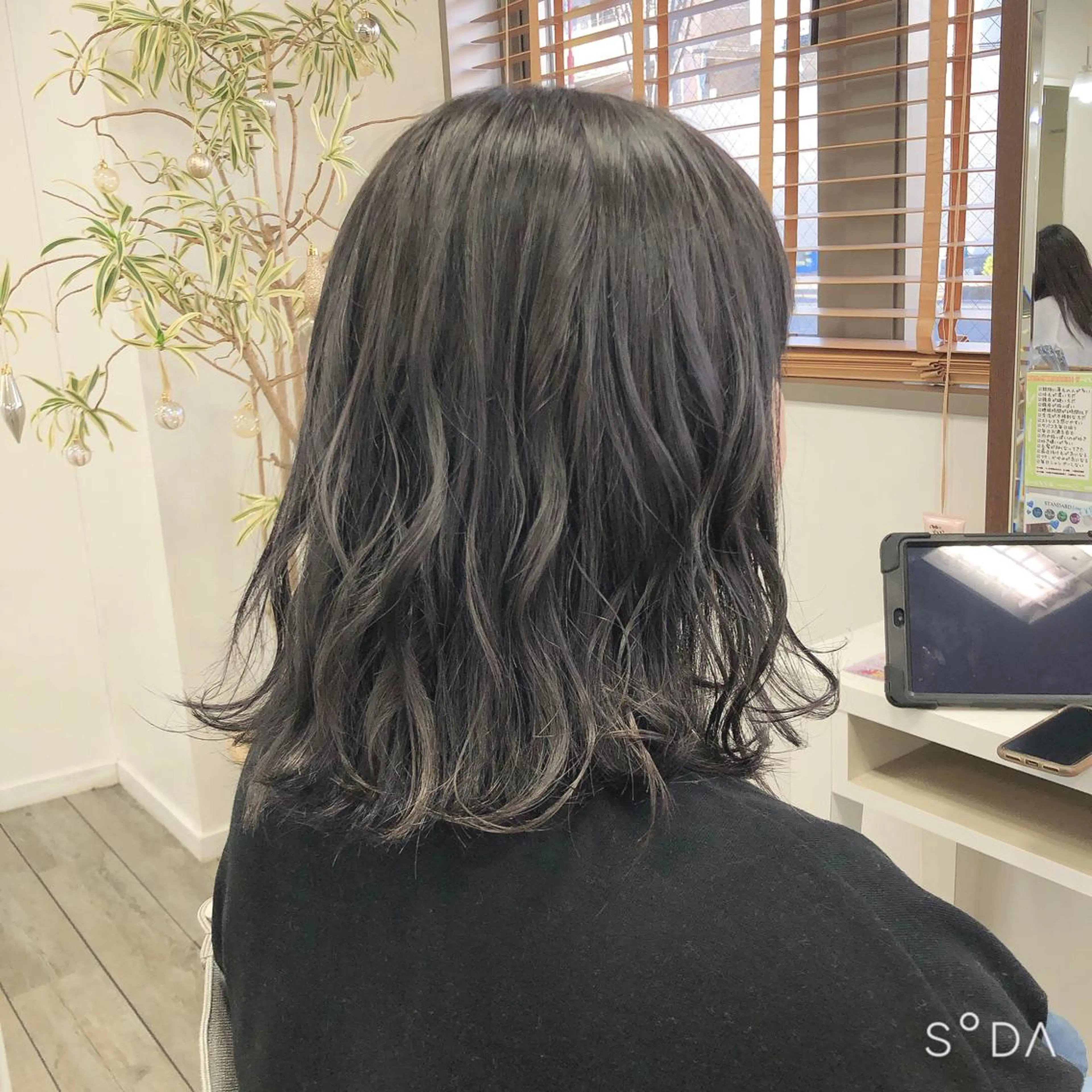 ミディアム カラー 菊地 聖のヘアスタイル