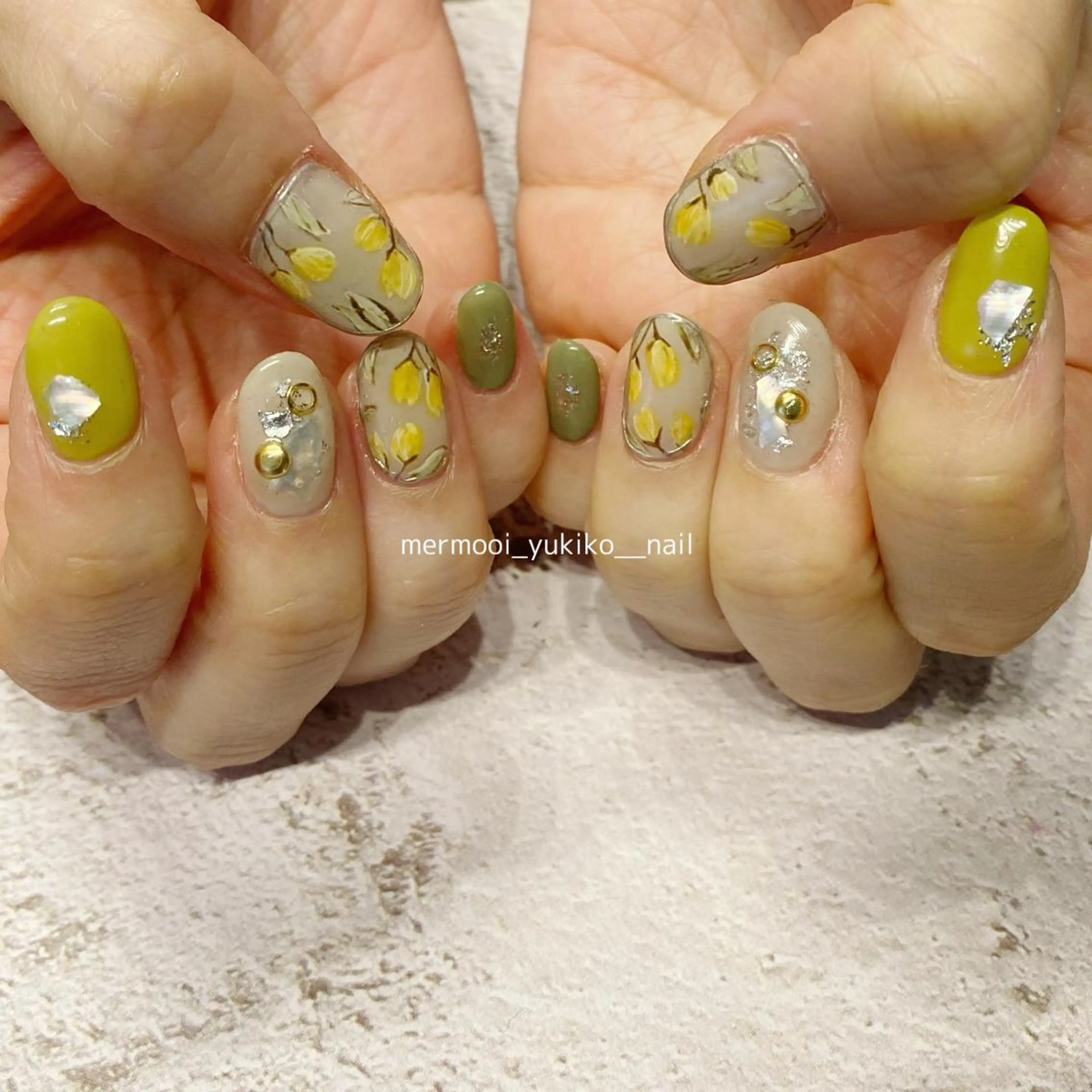 ネイル グリーン 韓国ネイル 春ネイル ネイルチップ ワンホンネイル ハンドネイル melumooi nailのネイルデザイン