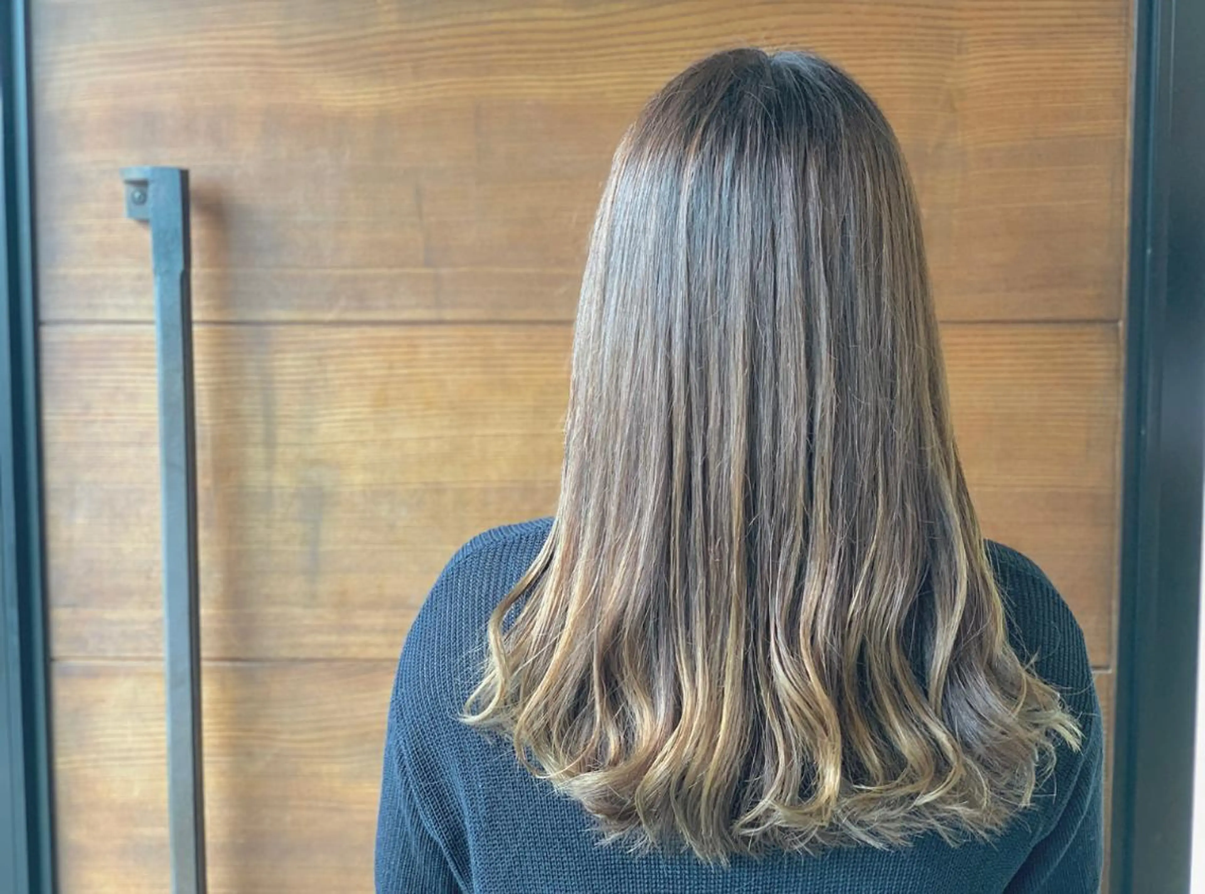セミロング カラー アッシュ ブリーチ 髪質改善 トリートメント 悠 亜のマツエク・マツパデザイン