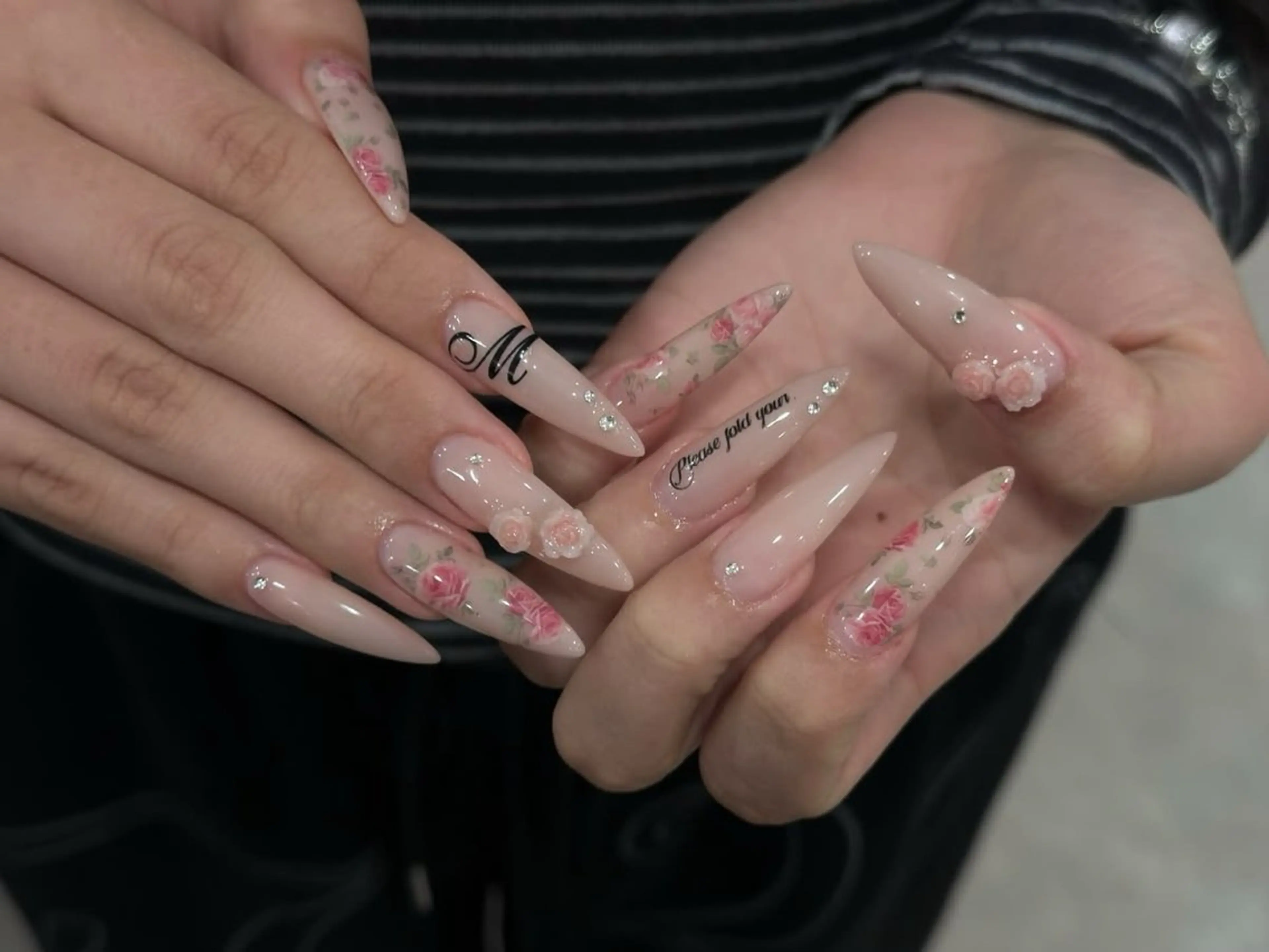 ネイル キラキラネイル 韓国ネイル ロングネイル ワンホンネイル ハンドネイル Josie nail salonのネイルデザイン