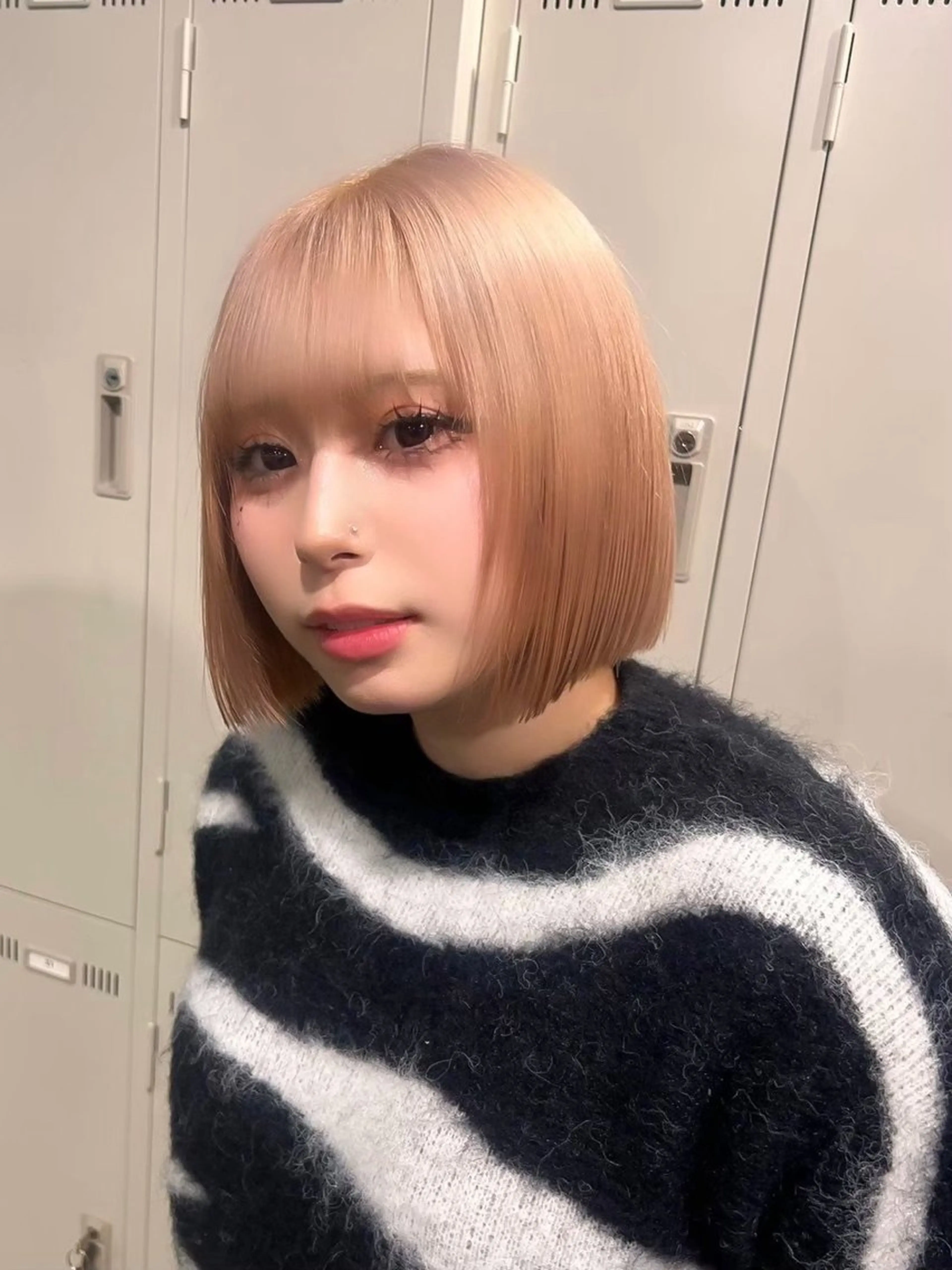 ミディアム カラー 切りっぱなしボブ ブリーチ ブロンド ケアブリーチ ダブルカラー 【縮毛矯正ブリーチ】 MANATO🌈のヘアスタイル