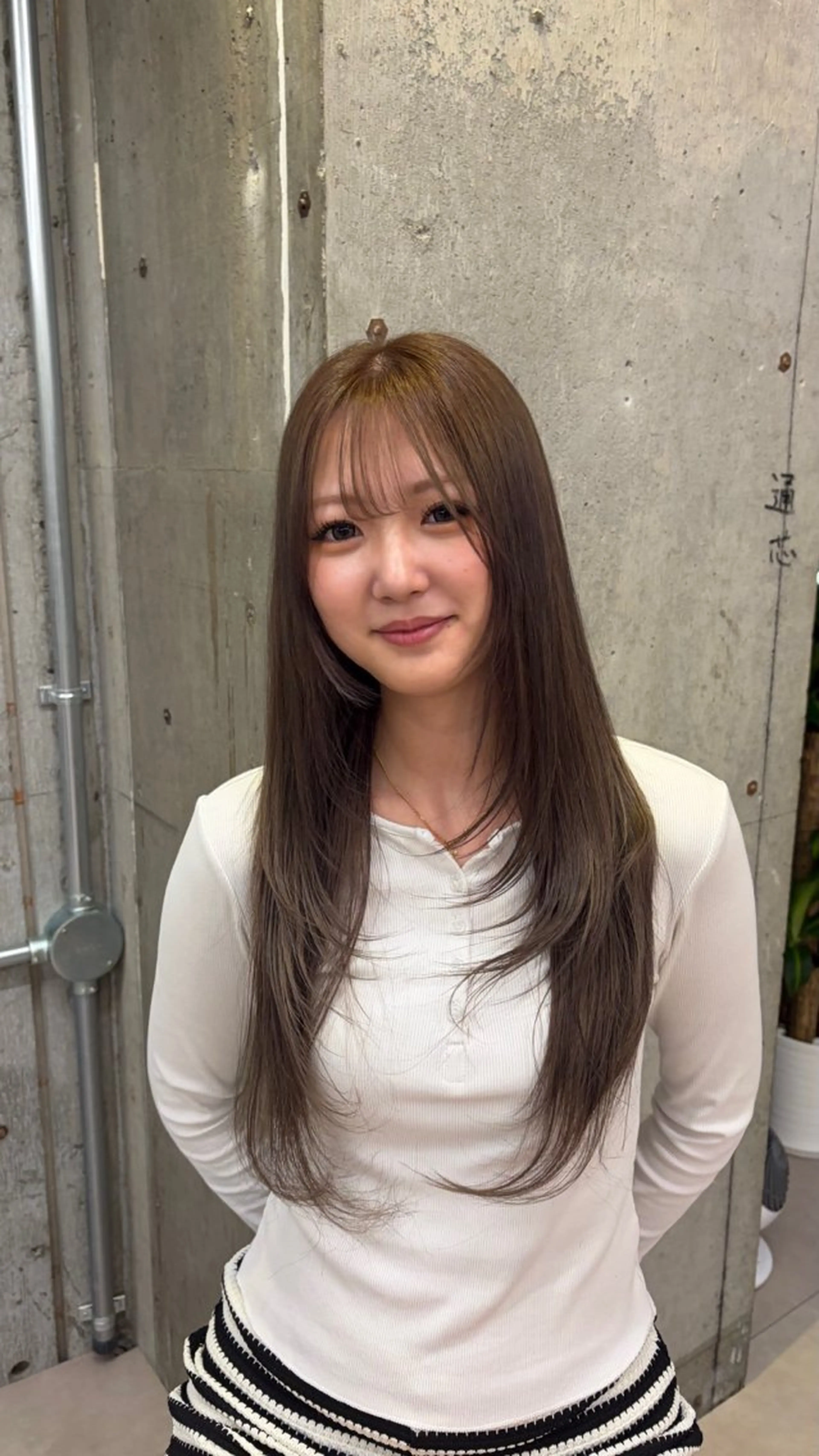 ロング ヘアカラー sara ブリーチカラーのヘアスタイル