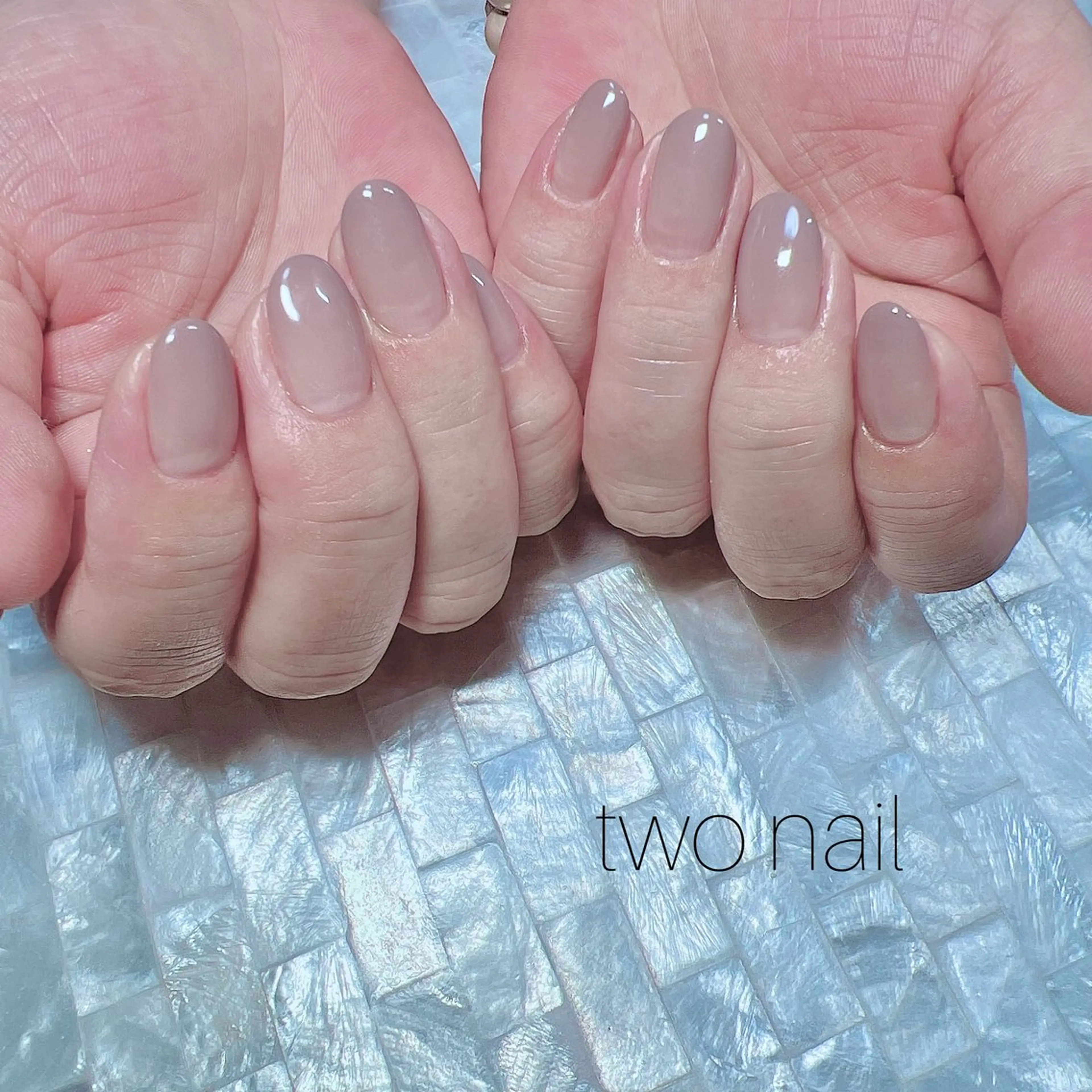 ネイル ブラウン ネイルチップ ホワイト ハンドネイル two nailのネイルデザイン