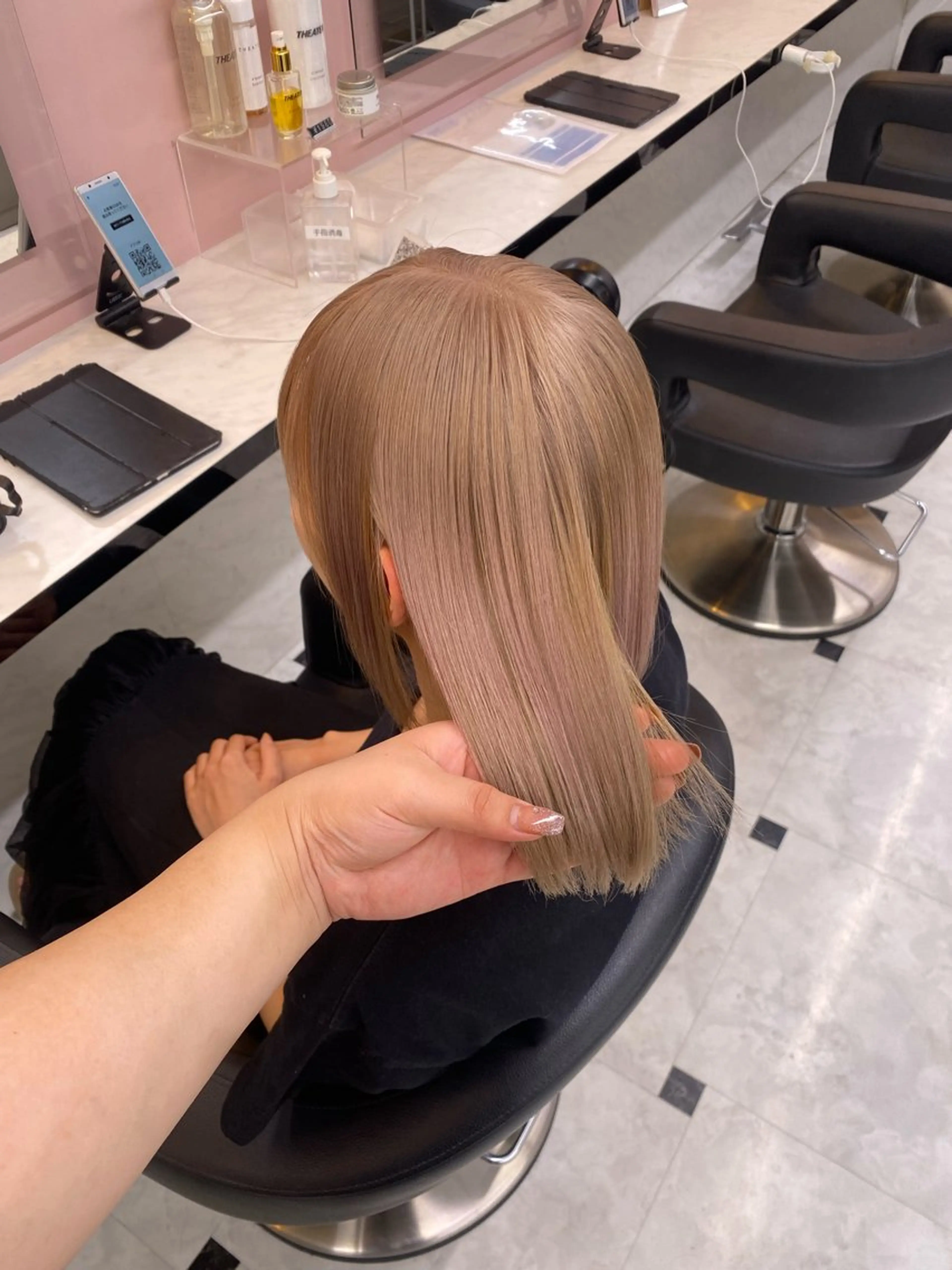 ロング カラー ヘアカラー トリートメント 透明感ベージュカラー 🪞上野🪞AIのヘアスタイル