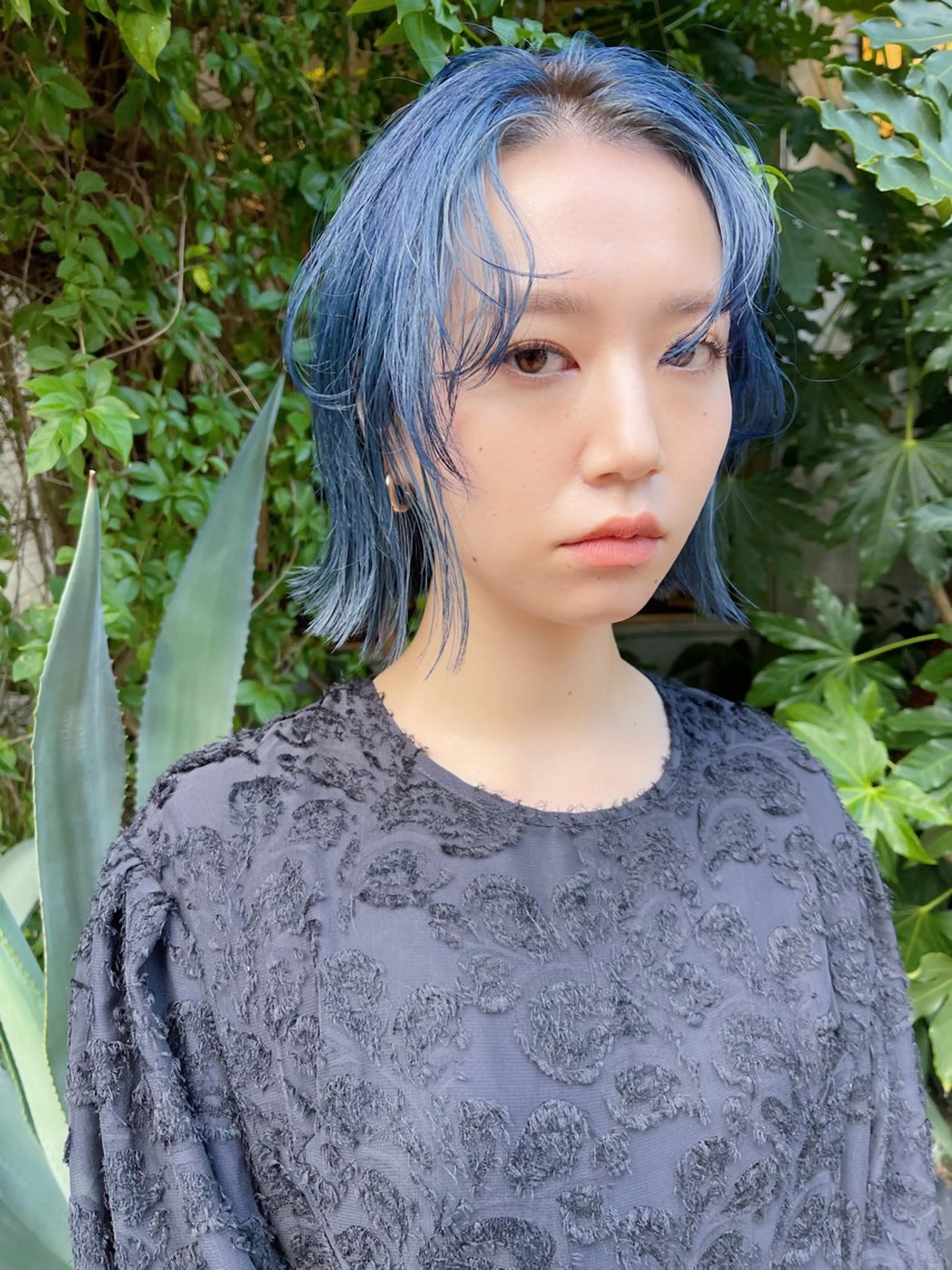 ミディアム カラー 切りっぱなしボブ ブルーカラー ボブ カット ヘアカラー トリートメント AiM 大名　似合わせカットのヘアスタイル