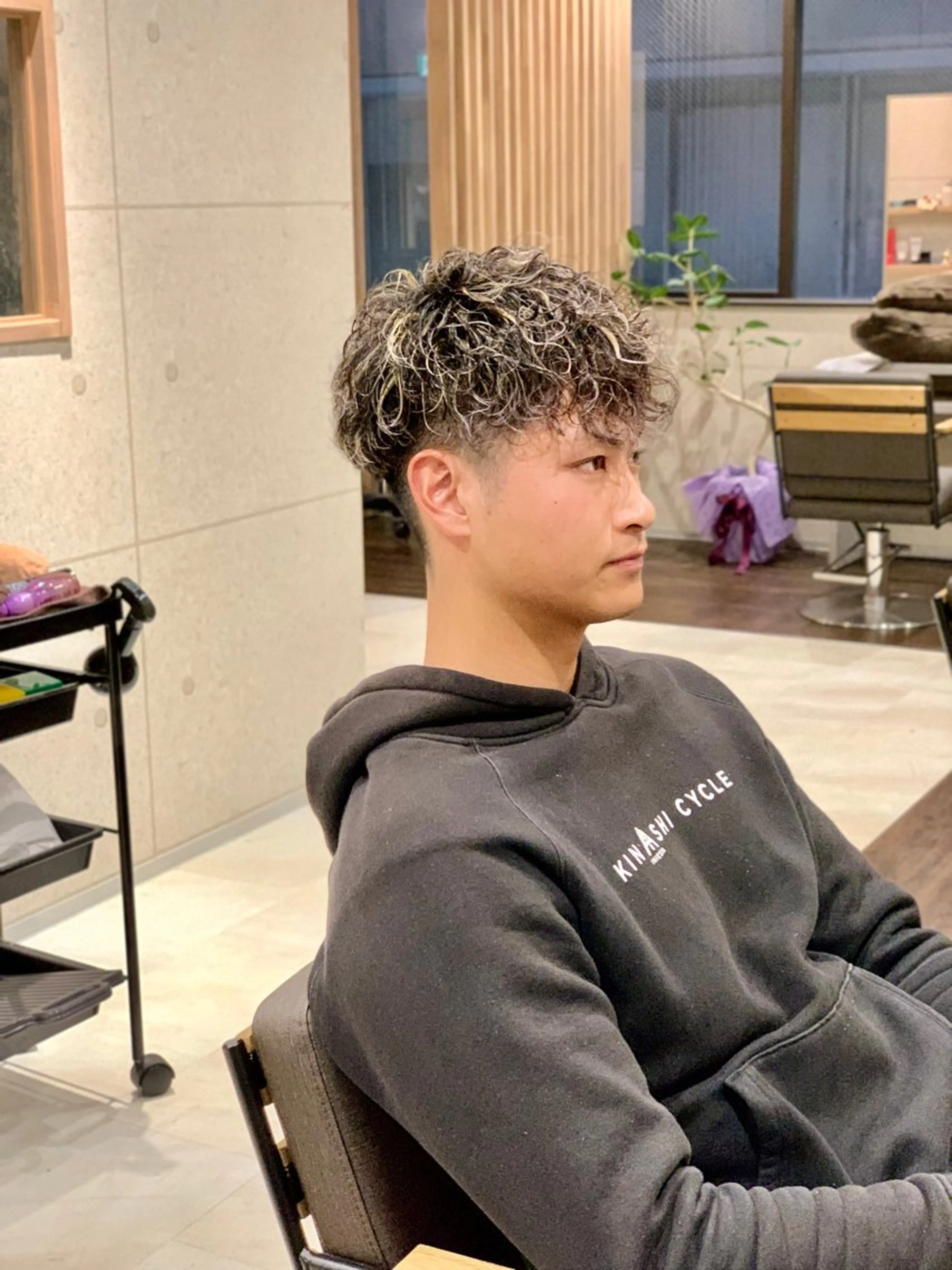 ショート メンズ メンズパーマ スペインカール カット パーマ トリートメント ヘアサロンROY所属・高橋 宏太郎のヘアスタイル