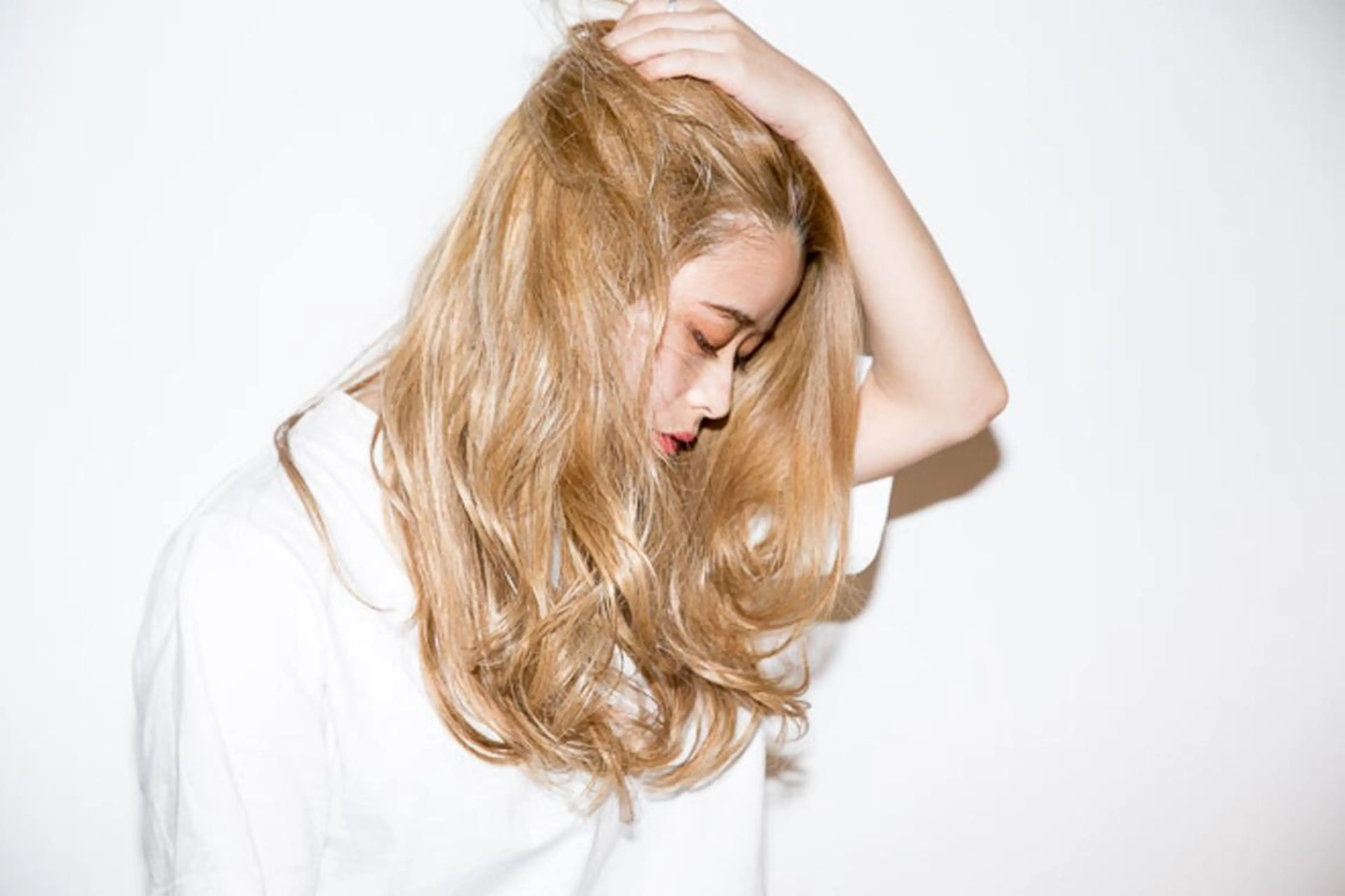 セミロング ロング カラー ブリーチ 外国人風カラー カット ヘアカラー トリートメント コジマ ダイスケのヘアスタイル