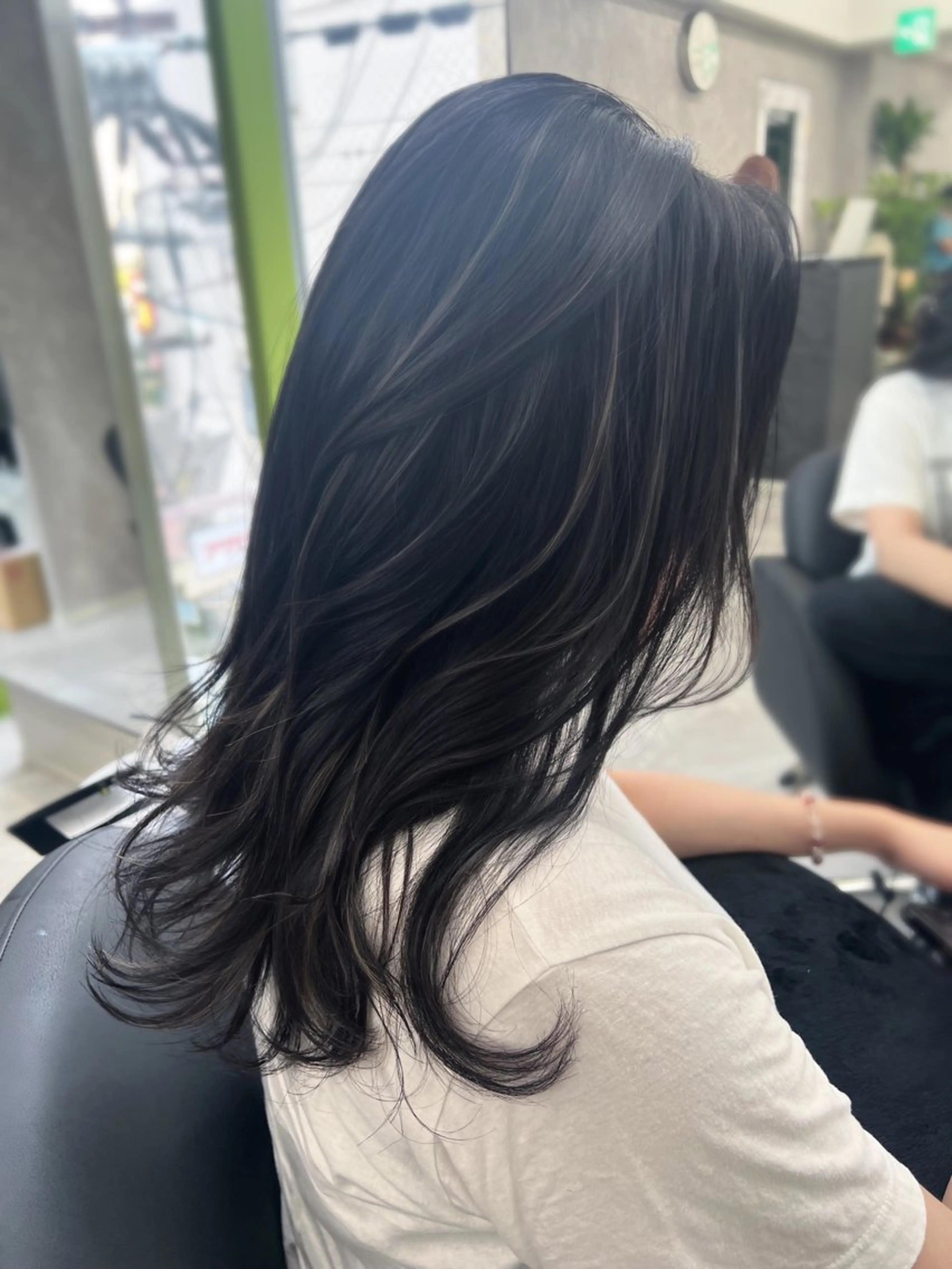 ロング ハイライト ヘアカラー トリートメント なんば髪質改善カラー Ardoreのヘアスタイル