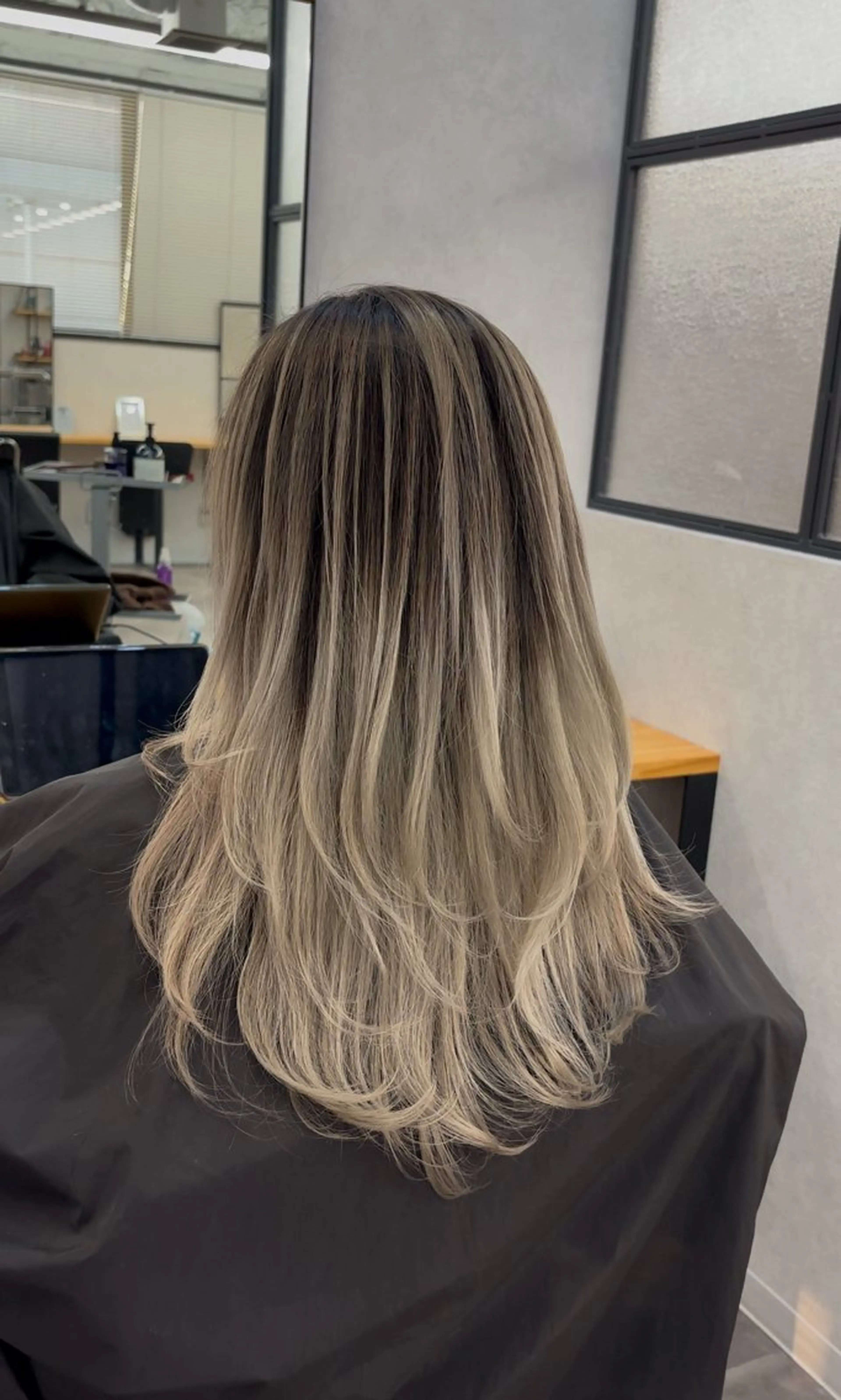 セミロング レイヤーカット ヘアカラー 🌟心斎橋レイヤー 艶ハイトーン/ウルフのその他イメージ