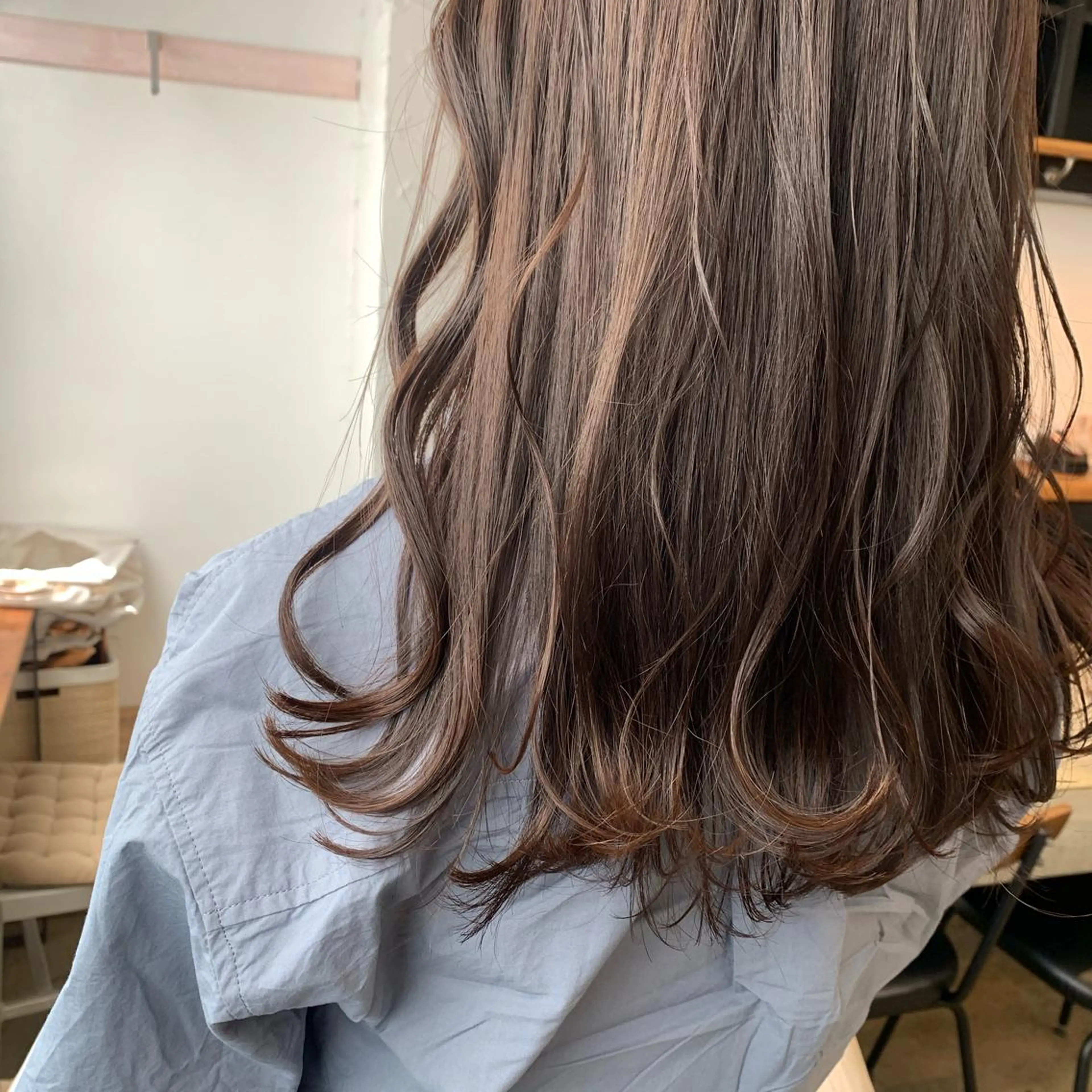 ミディアム カラー 透明感カラー トップ スタイリストのヘアスタイル