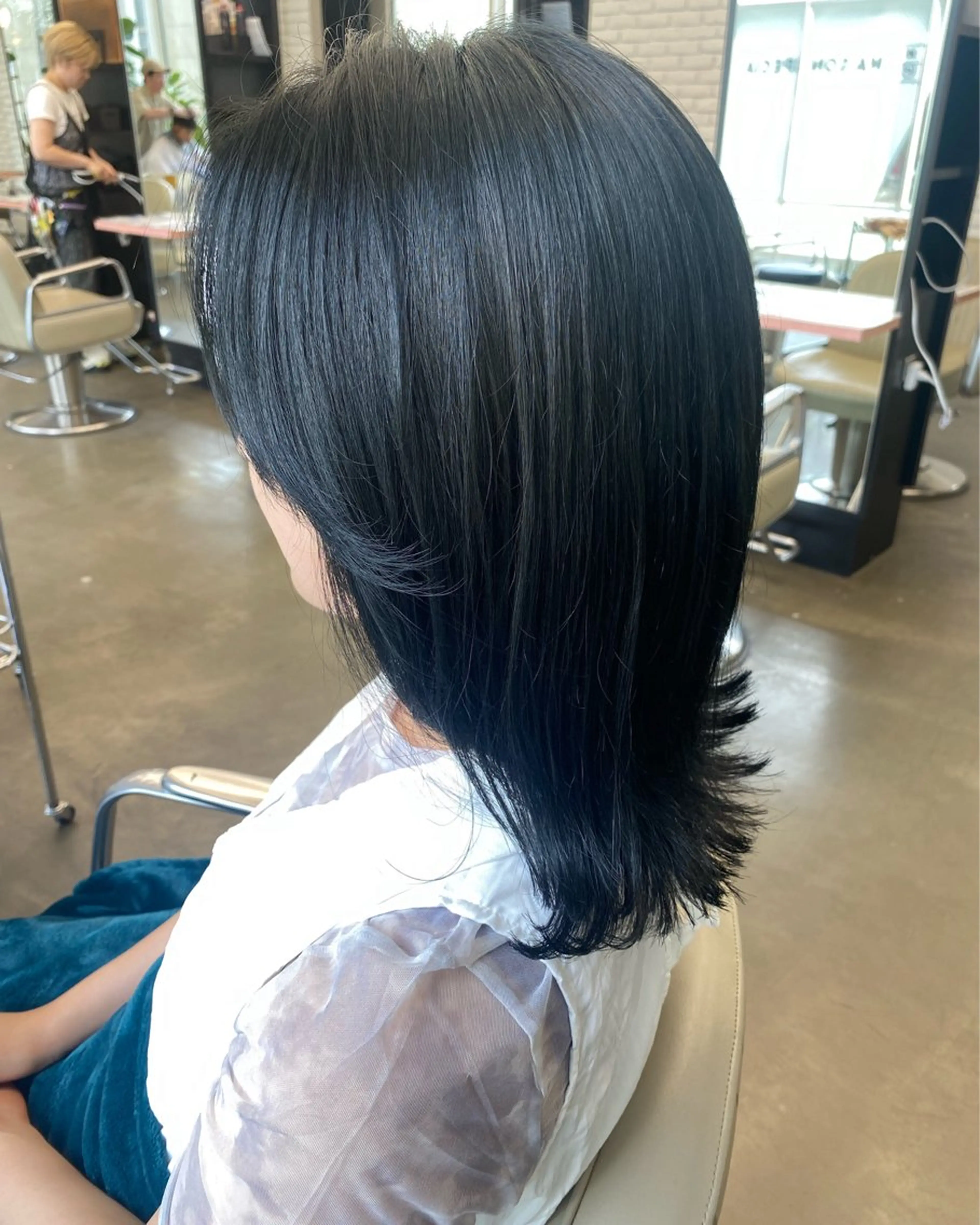 ミディアム カラー ヘアアレンジ 黒髪 ブルーカラー ブルーブラック ヘアカラー トリートメント ヘアセット 🎧ayaka/ボブ /透明感カラー🩵のヘアスタイル