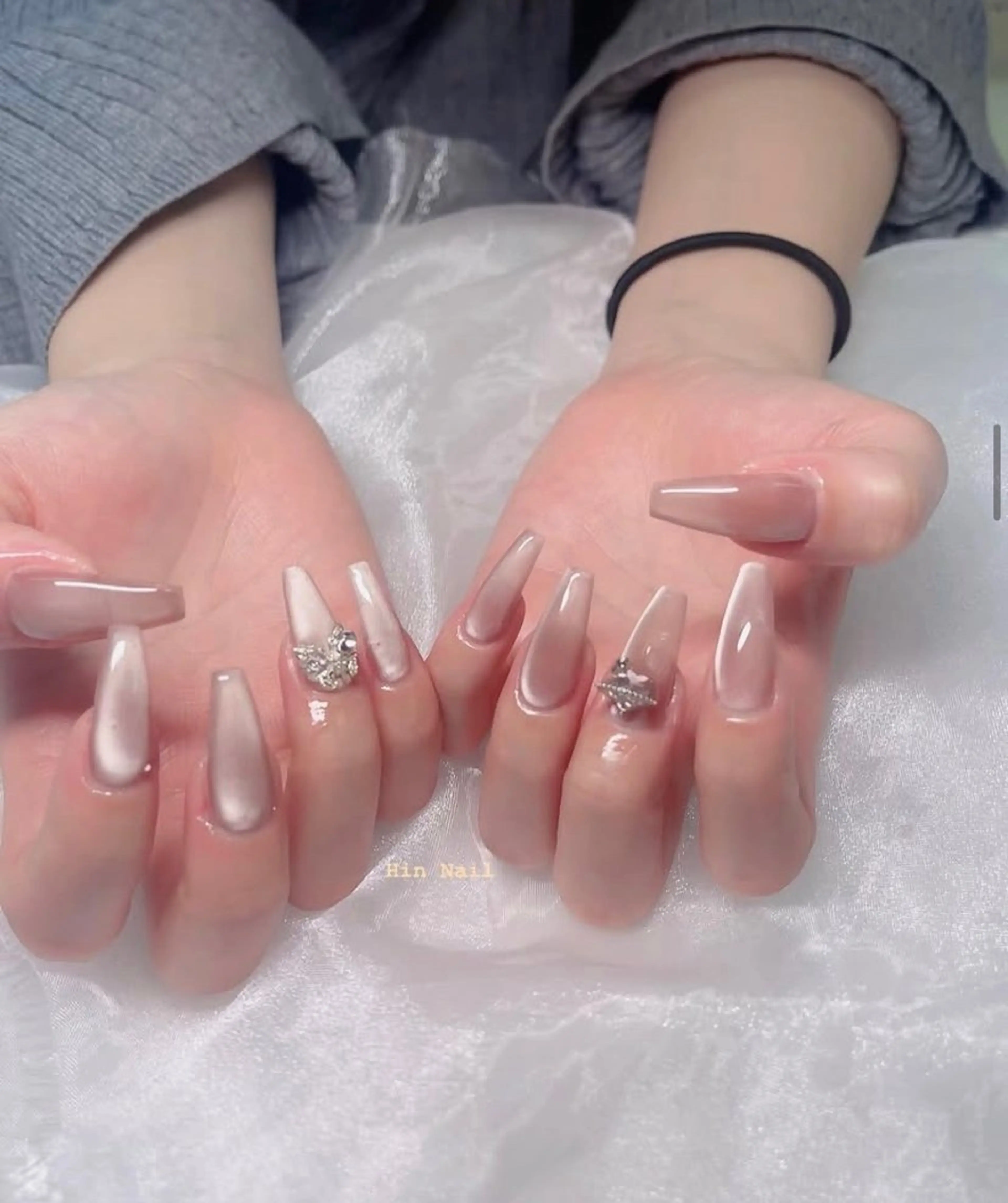 ネイル Hin Nailsのネイルデザイン