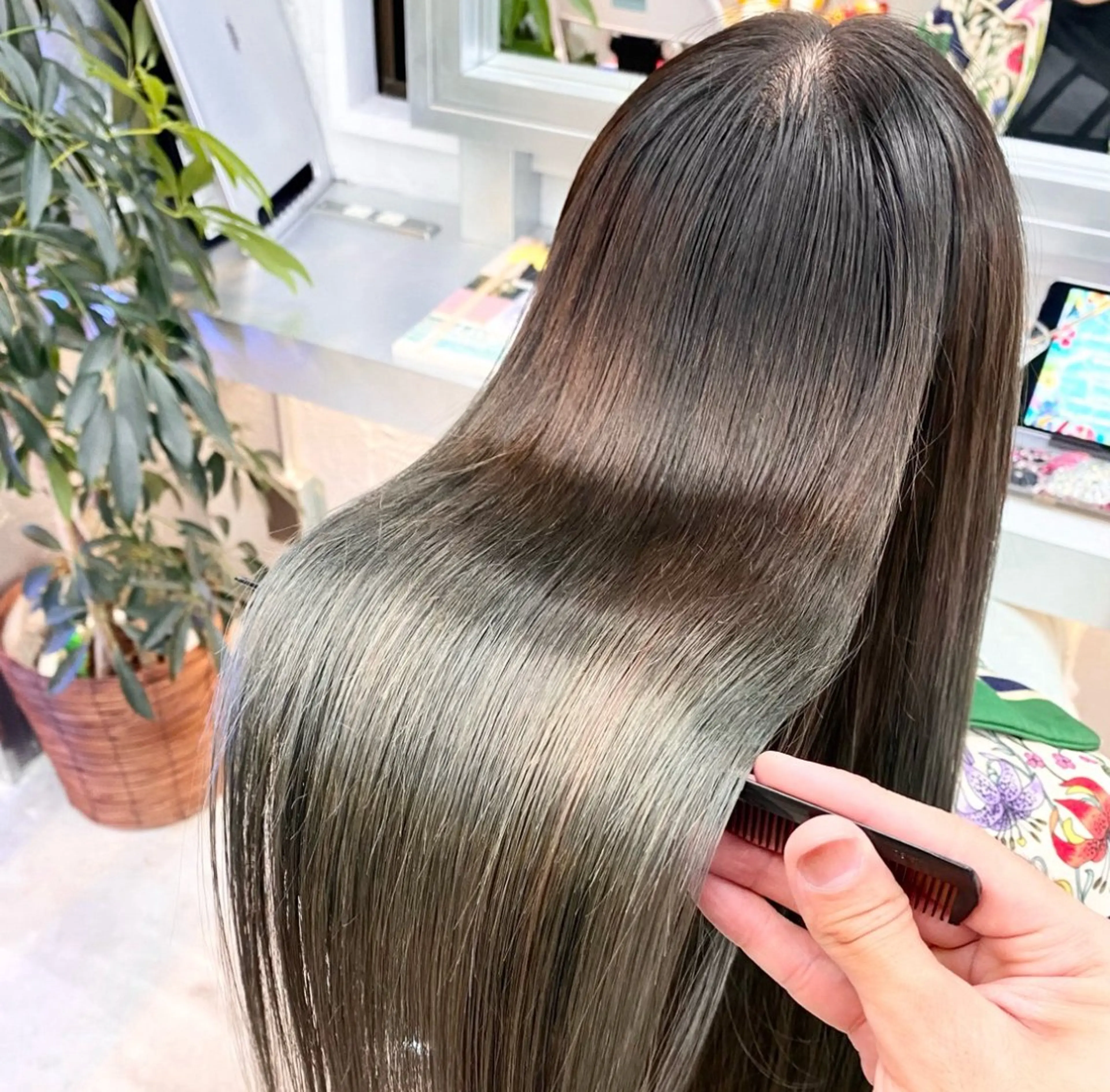 ロング カラー パーマ ブリーチ 伸ばしかけ 縮毛矯正 酸性ストレート ストレートパーマ カット ヘアカラー 縮毛矯正 艶髪と透明感を ‼️/若林のヘアスタイル