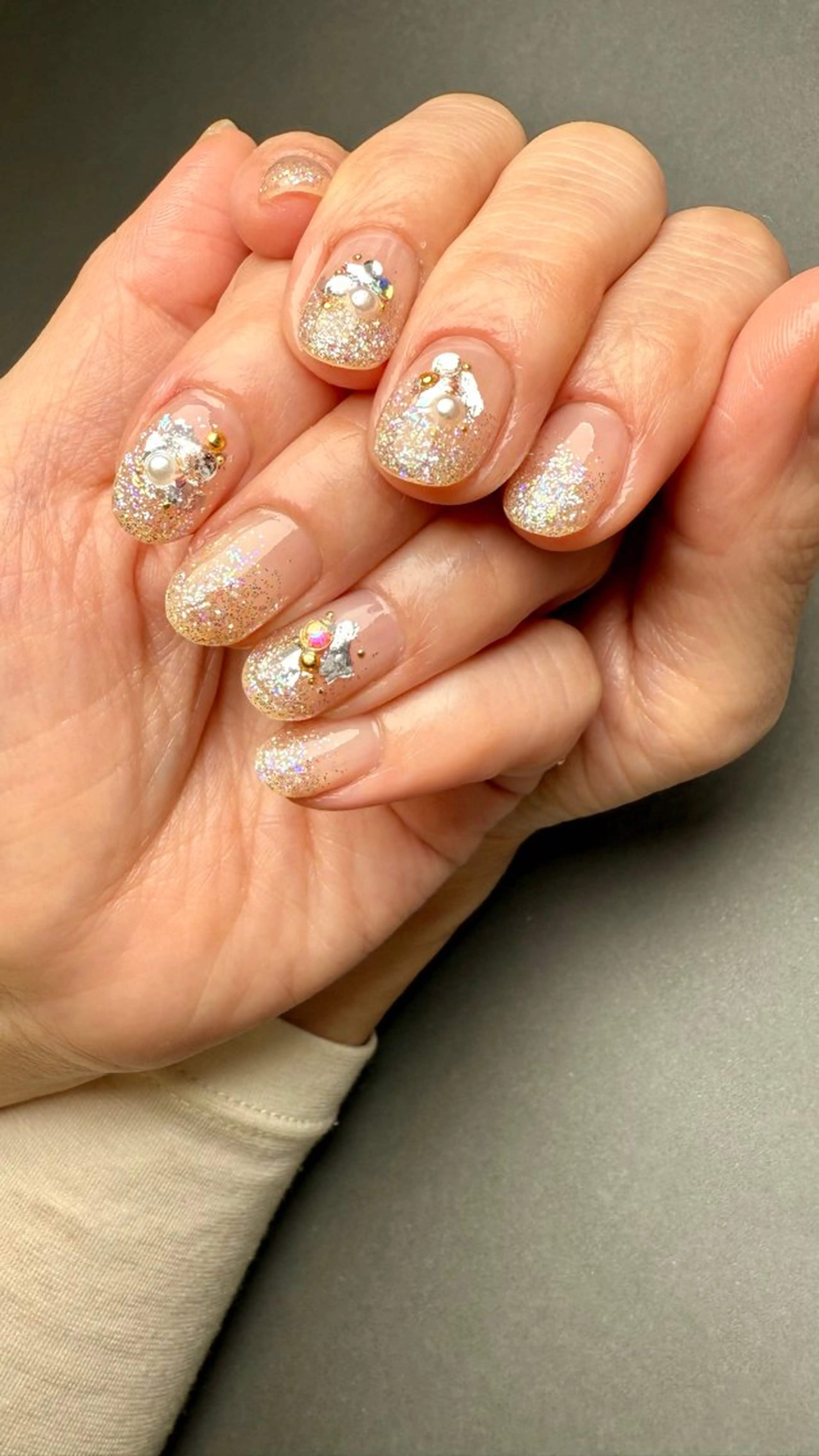 ネイル ラメ(グリッター) ラメグラデーション ハンドネイル ハンドケア Atelier Ariのネイルデザイン