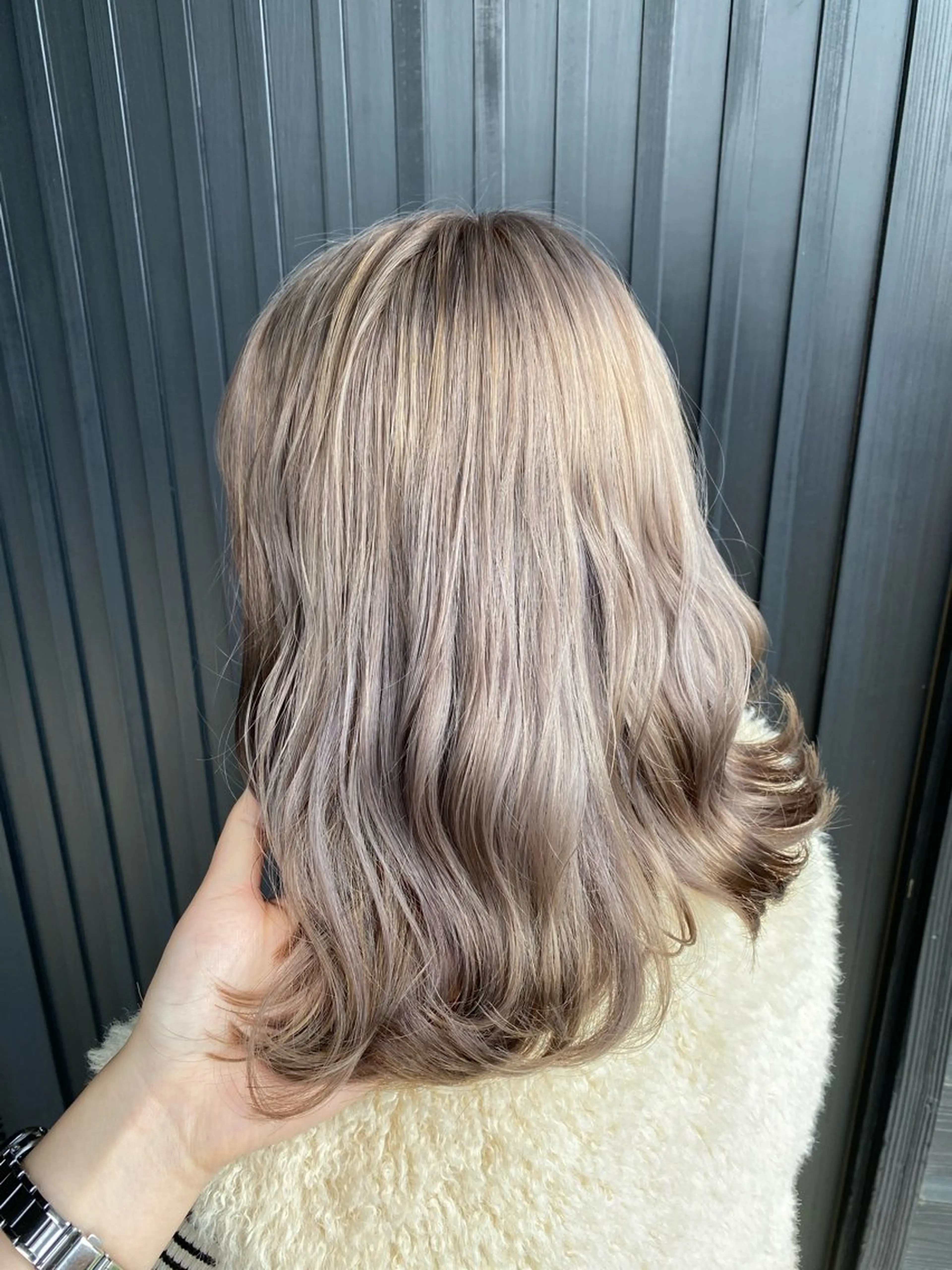 カラー ブリーチ グレージュ ミルクティーグレージュ ヘアカラー BIANCA伊勢崎 mayaのヘアスタイル