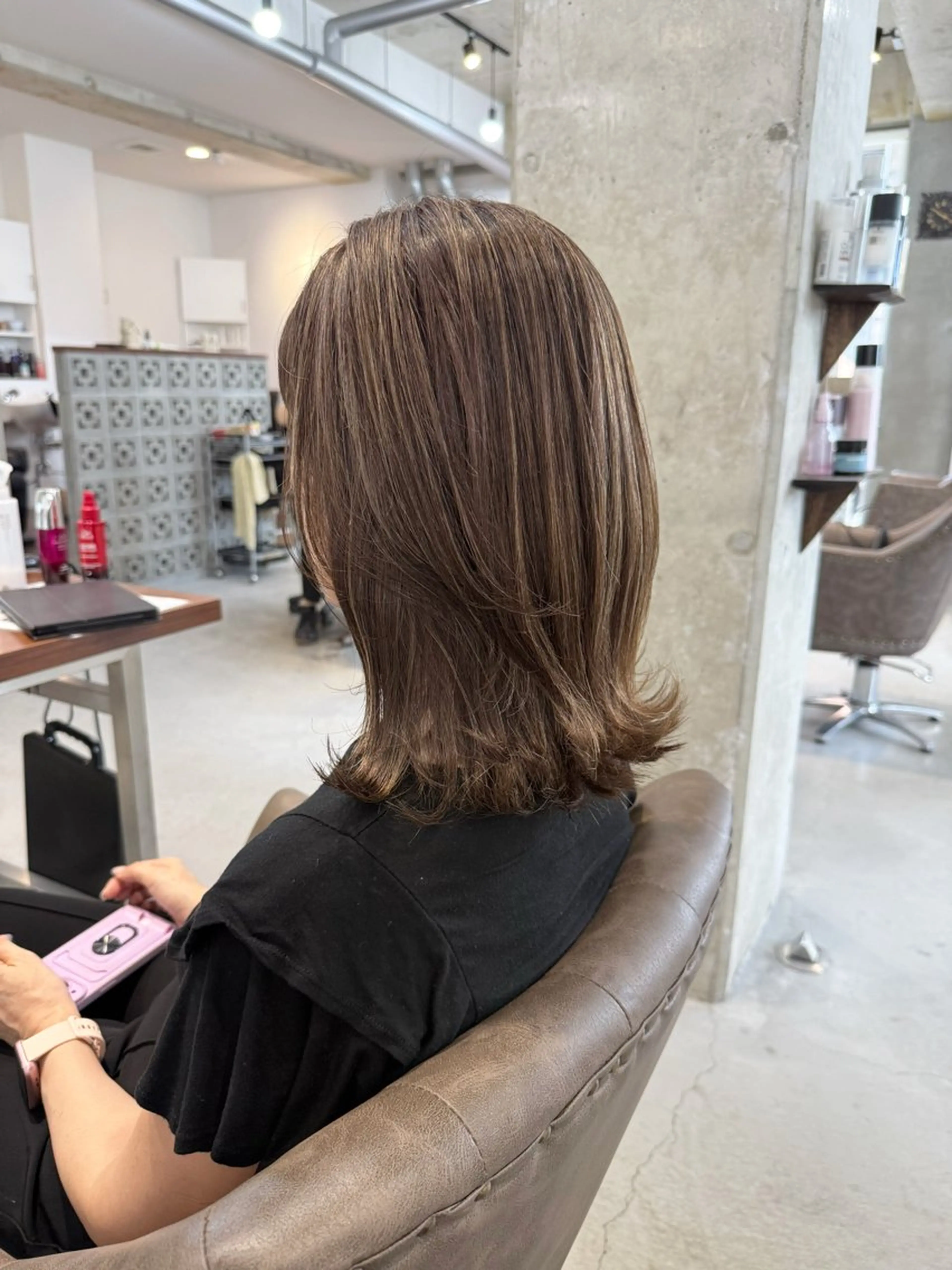 ミディアム カラー 顔周りカット レイヤーカット 外ハネヘア カイリ /レイヤーカットのヘアスタイル