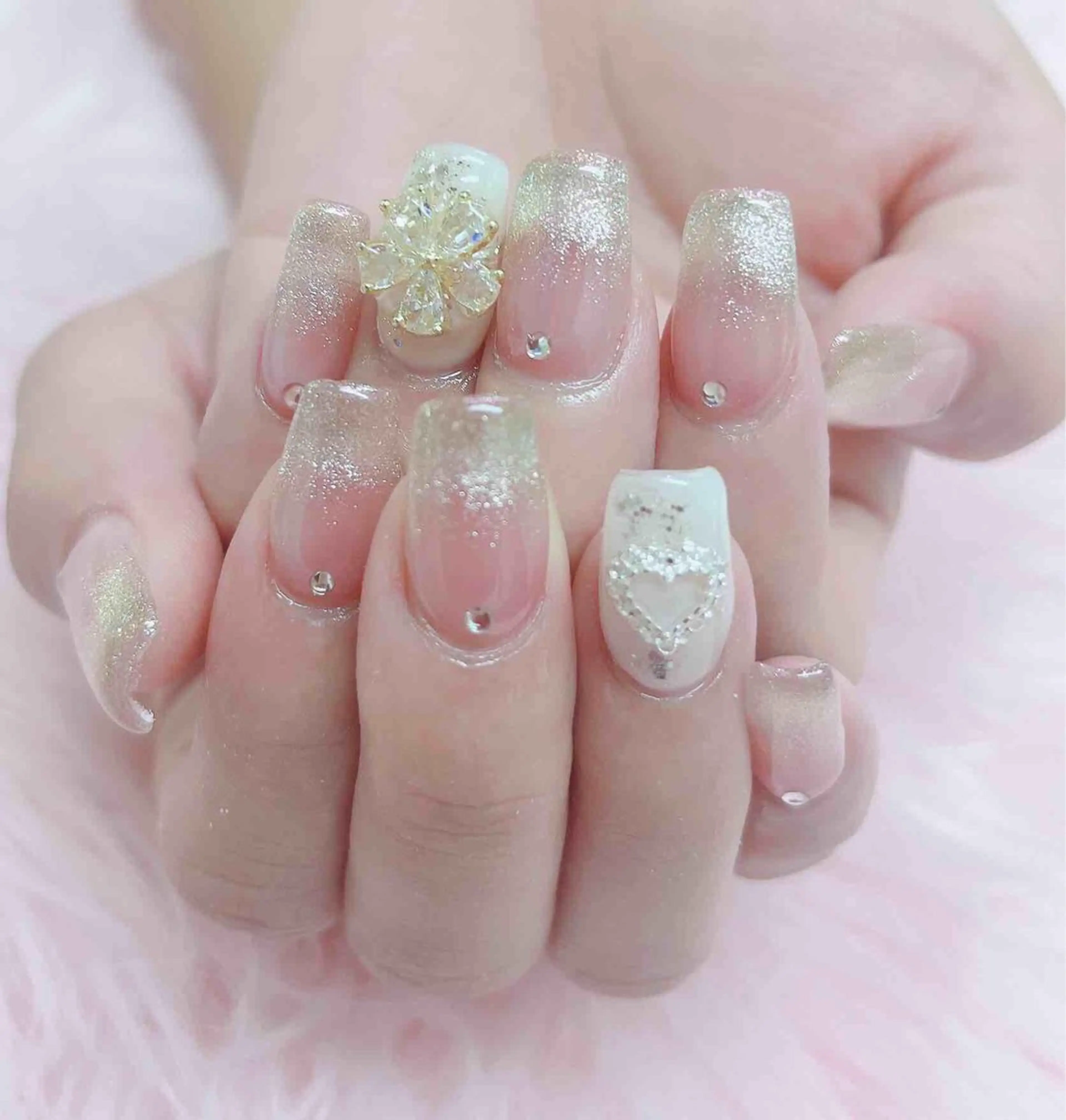 ネイル ハンドネイル MoonNail ユリ🌸のネイルデザイン