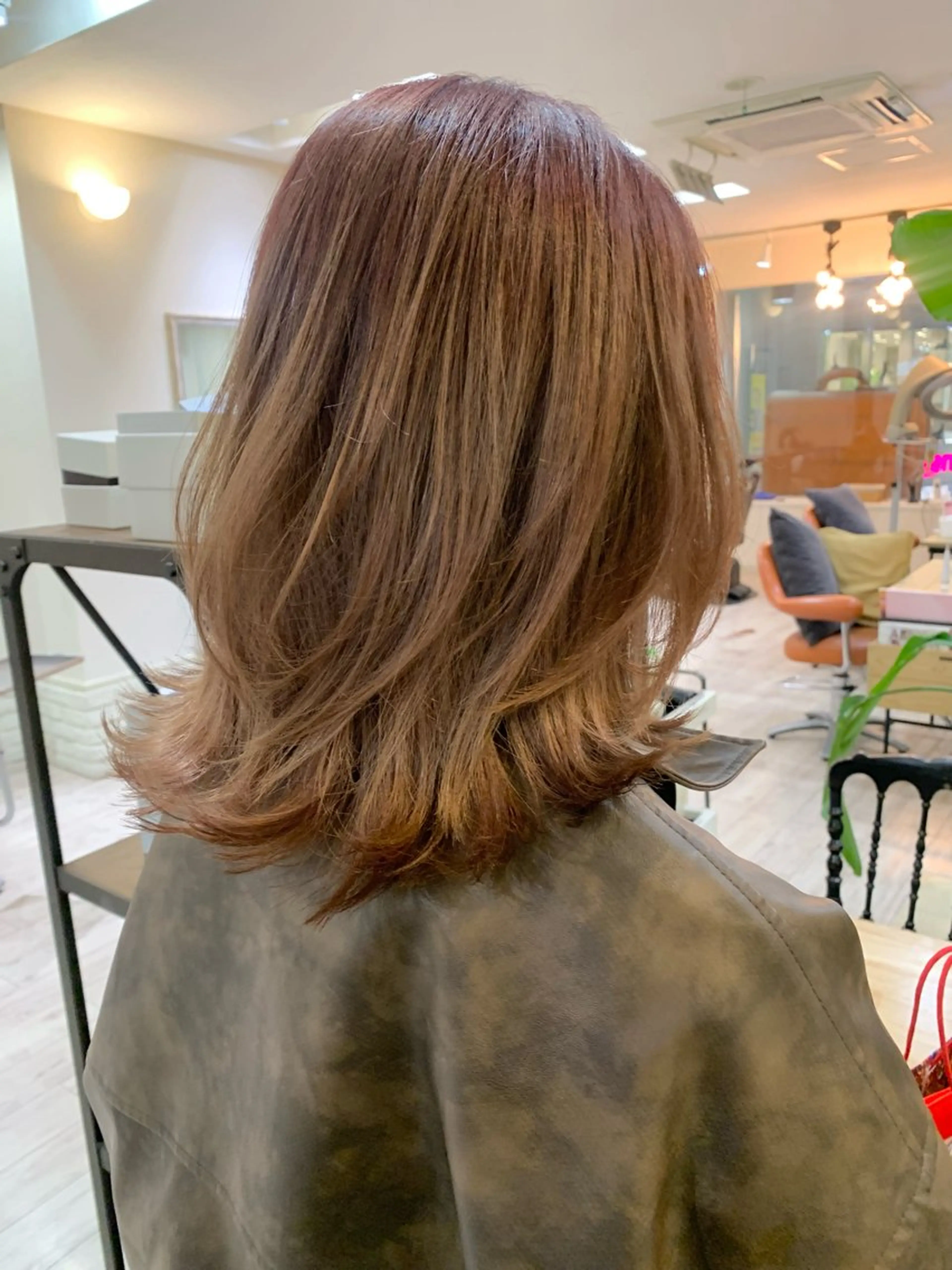 ミディアム レイヤーカット カット ヘアカラー トリートメント MINAMl 🌿のヘアスタイル