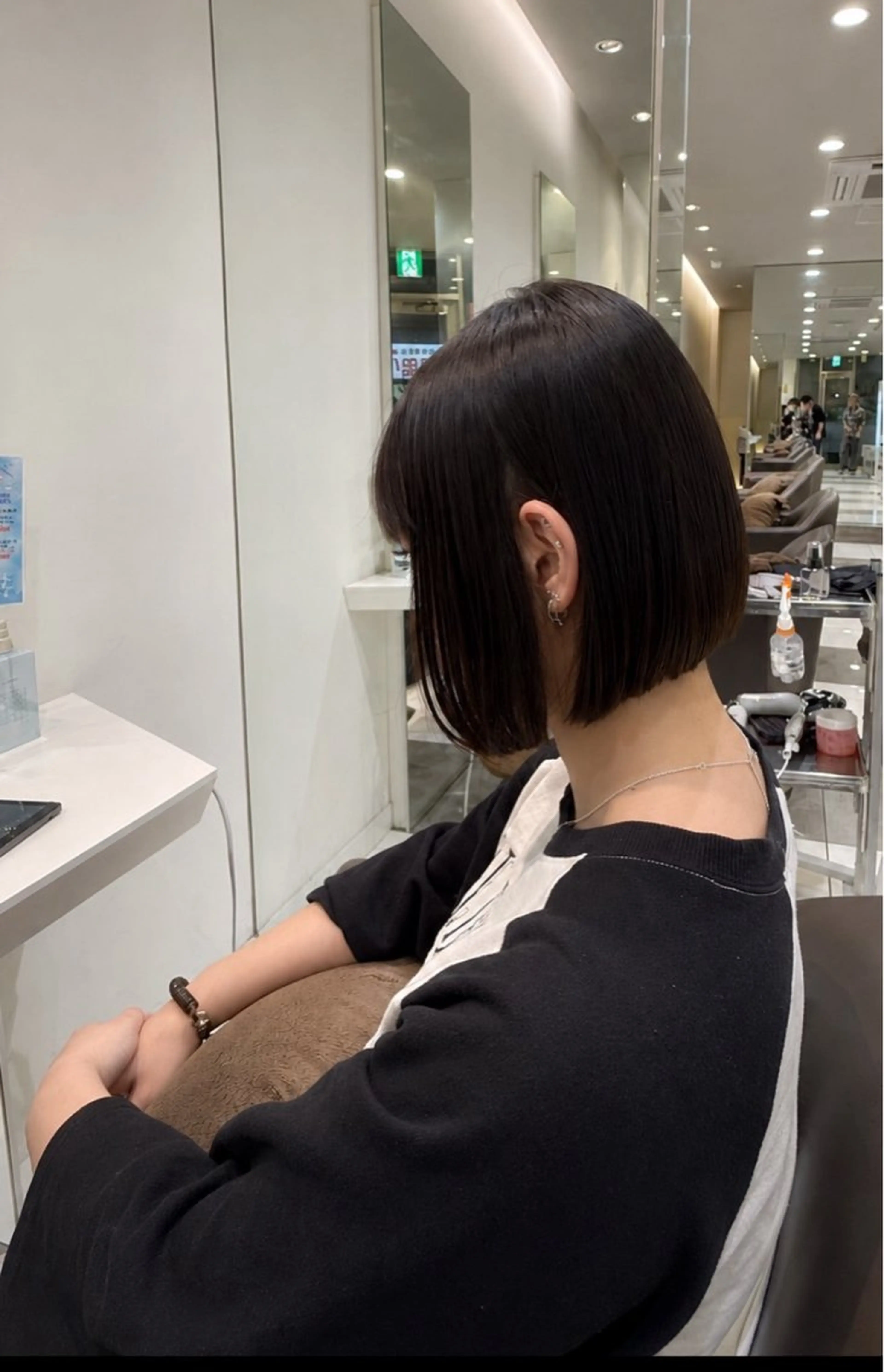 ミディアム ボブ シースルーバング 松田 かのあのヘアスタイル
