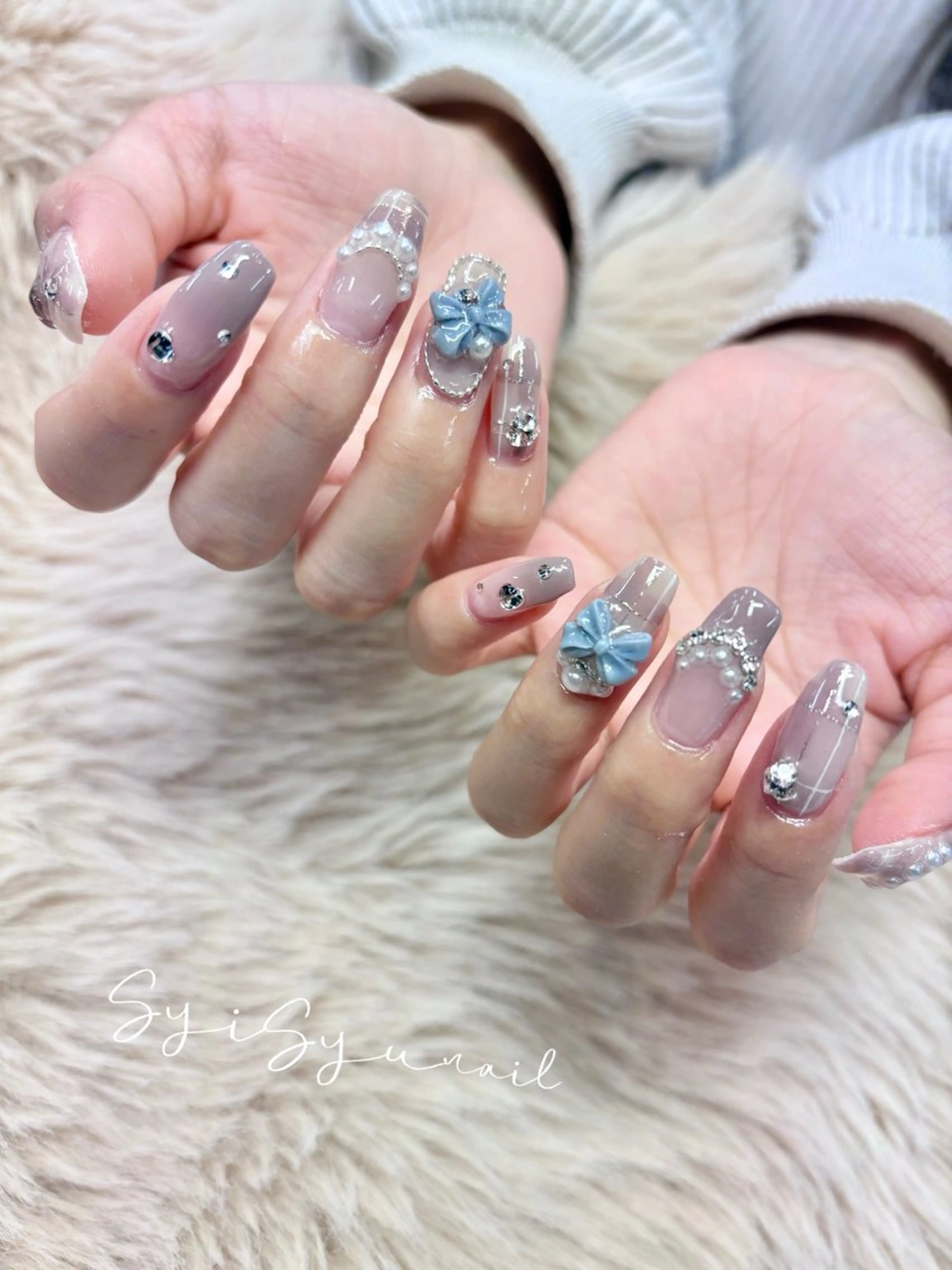 セミロング SyiSyu なんば本店のネイルデザイン