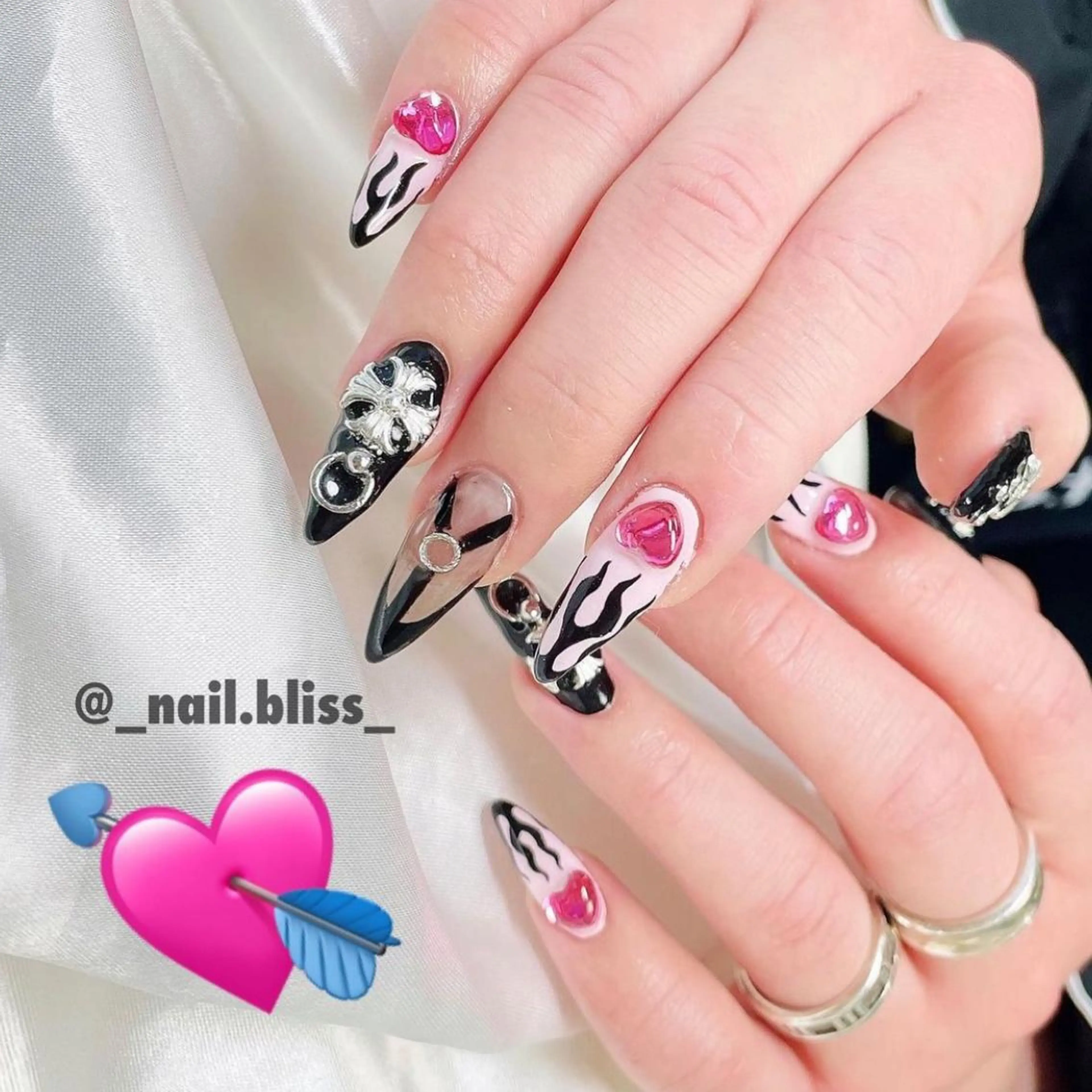 ネイル ハート ハンドネイル NAIL BLISSのネイルデザイン