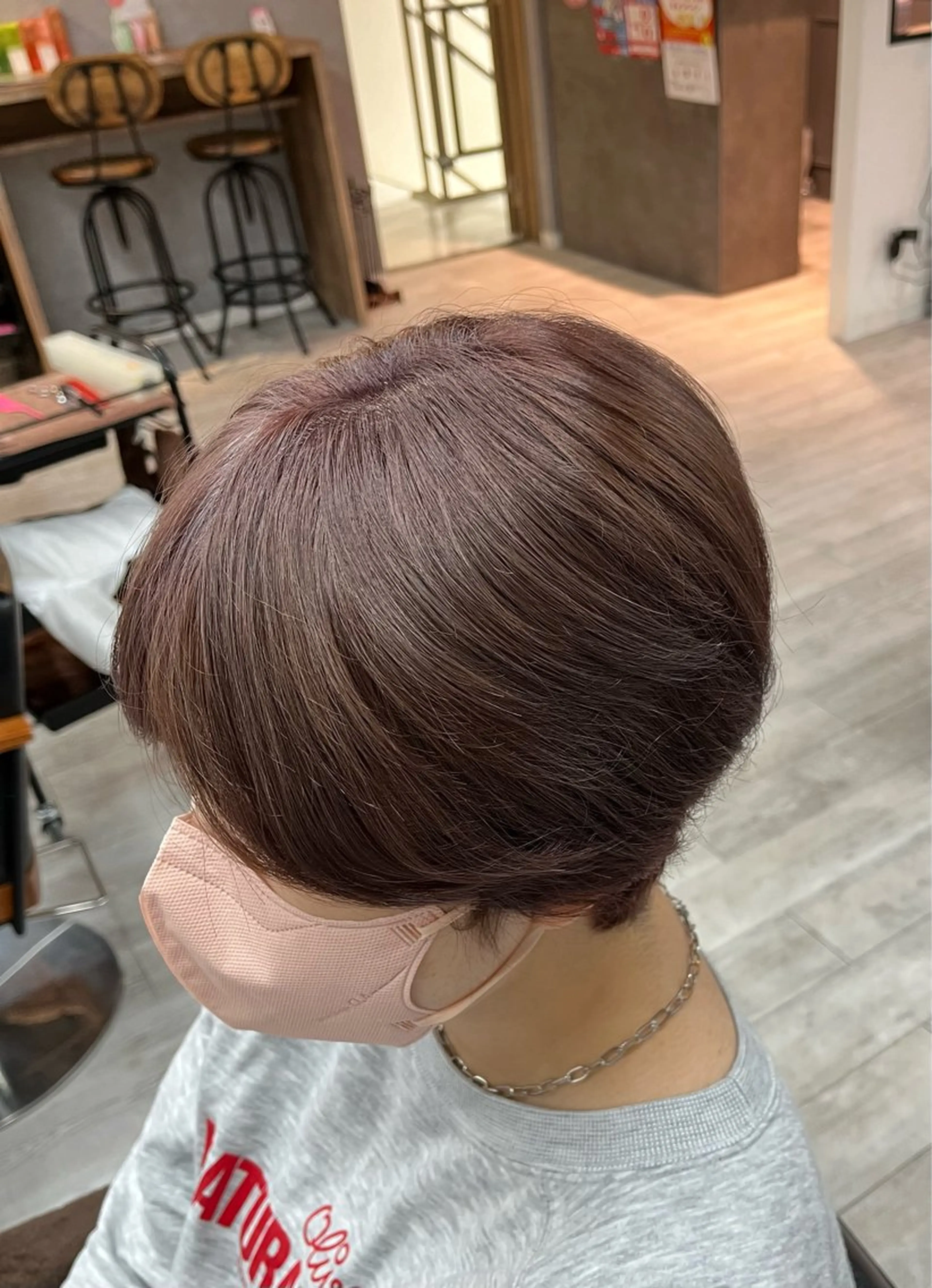 ショート ピンクブラウン トリートメント ヘアカラー アイバ シュンのヘアスタイル