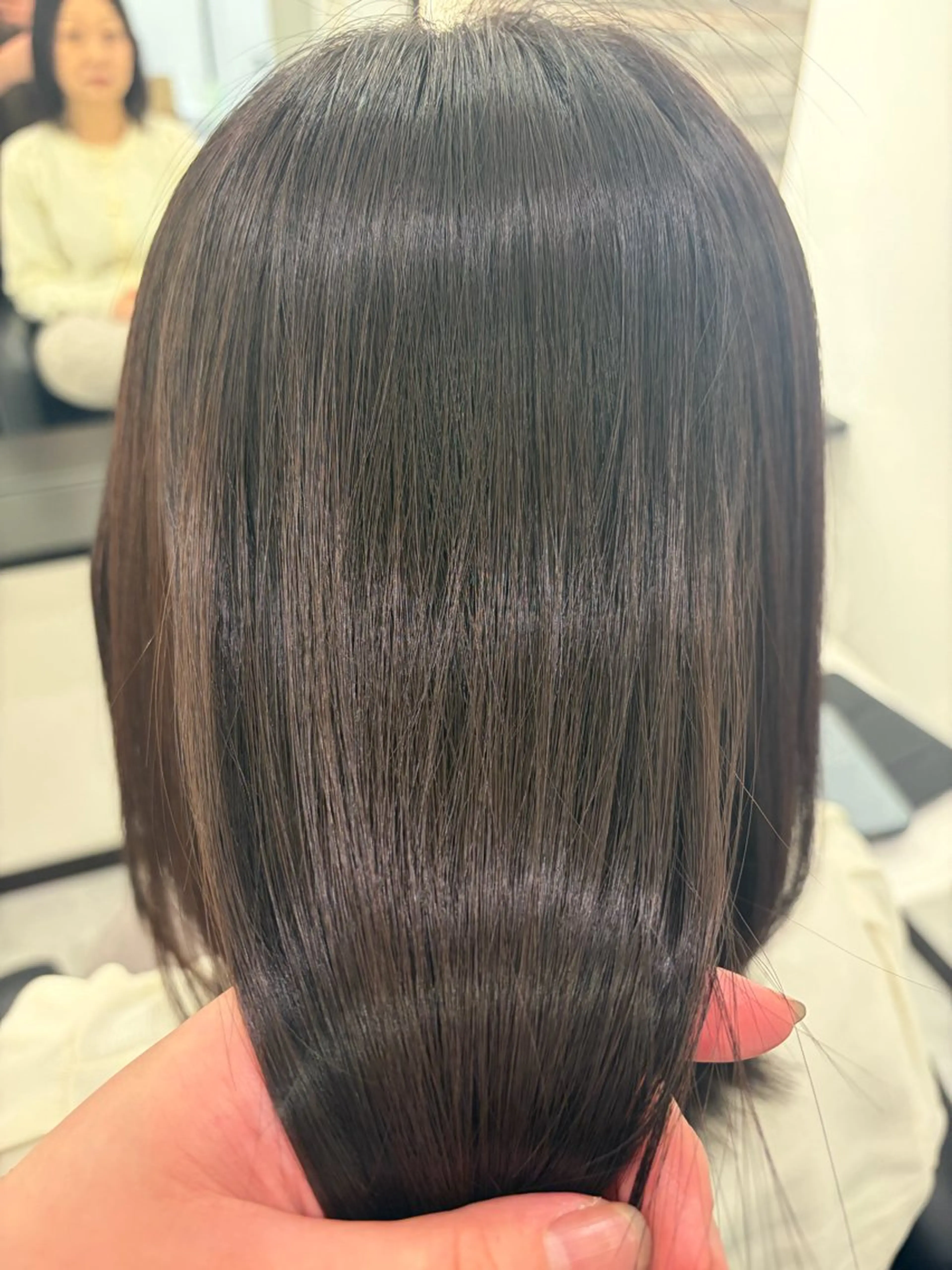 ミディアム カット 縮毛矯正 斎藤 彩香のヘアスタイル