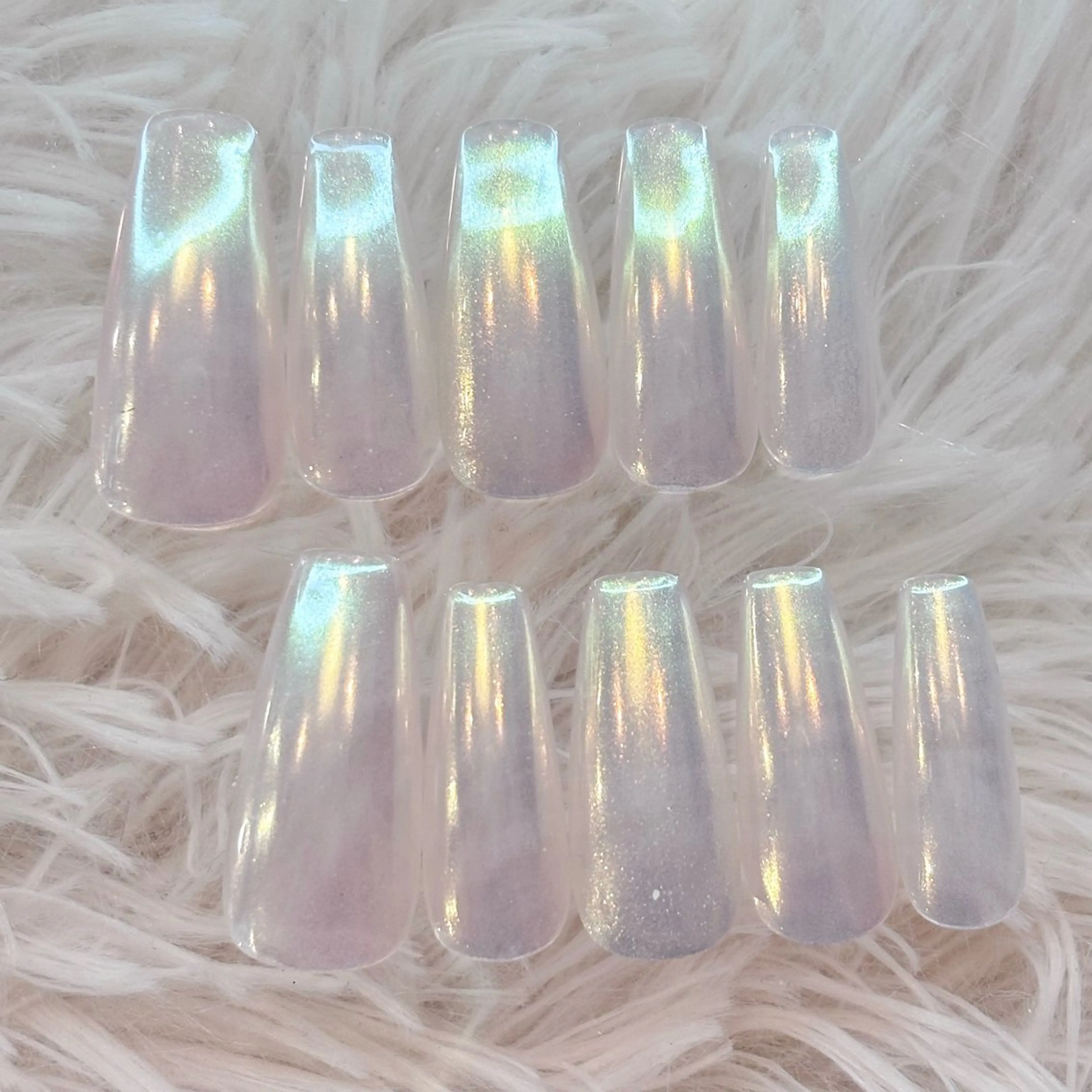 ネイル ホワイト Lelole 🫧マグネット🫧のネイルデザイン