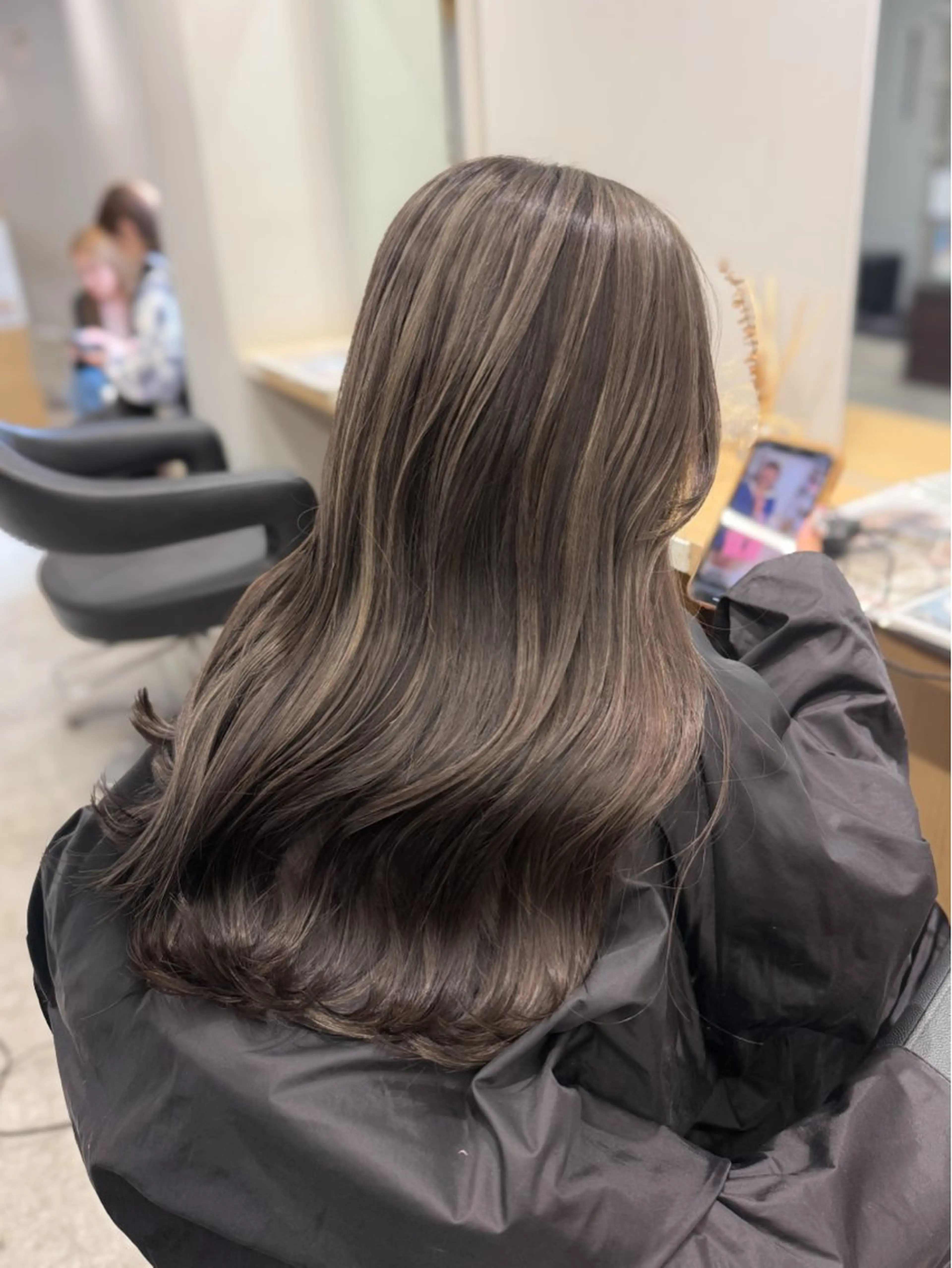 ロング カラー 透明感カラー ハイライトカラー ハイライト カット ヘアカラー AVANCE.京橋店所属・美髪🫧ブリーチ/ デザイン/永田汰伊智のヘアスタイル