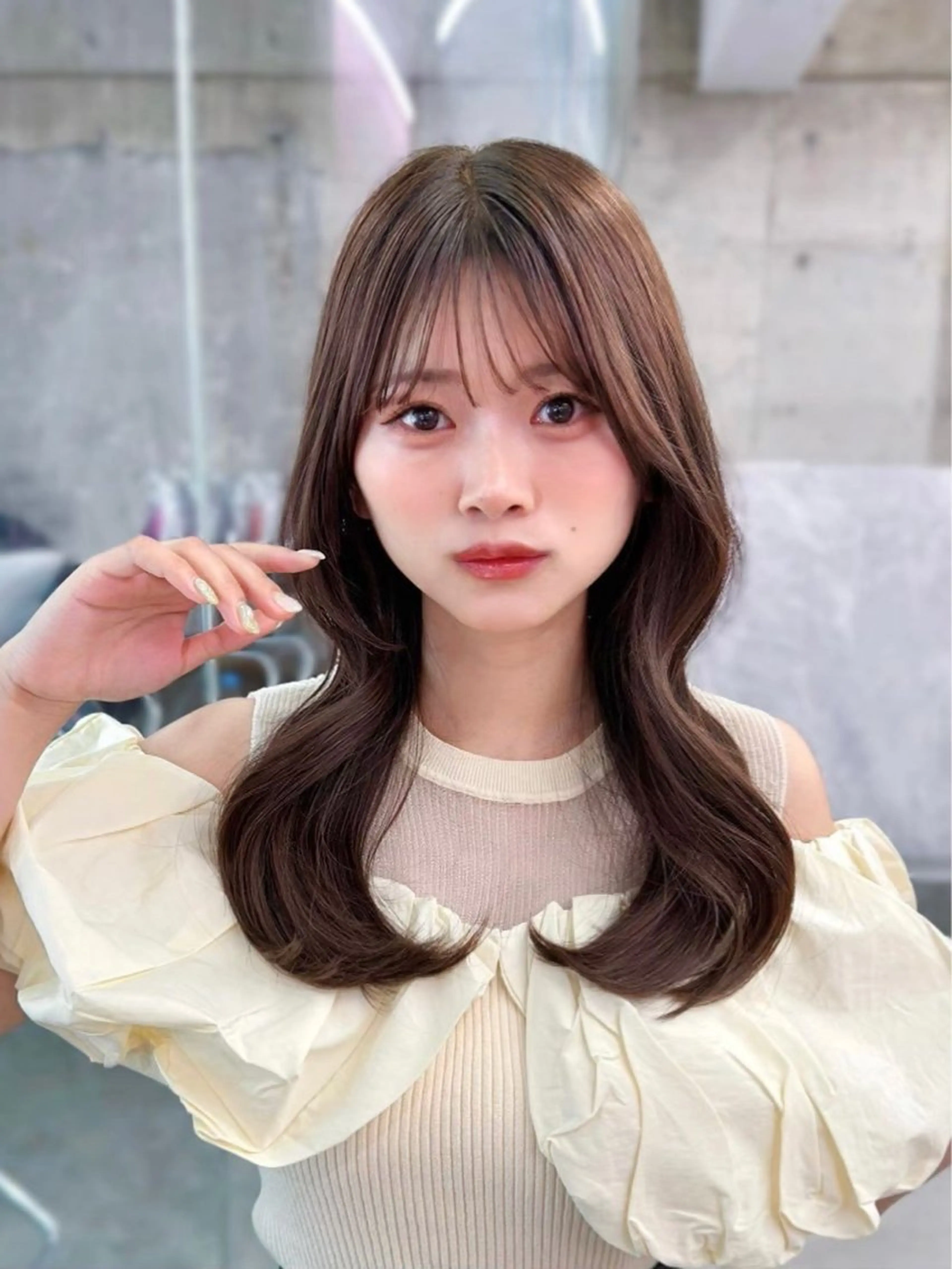 ロング 【顔まわりレイヤー透 明感カラー今崎太河】のヘアスタイル