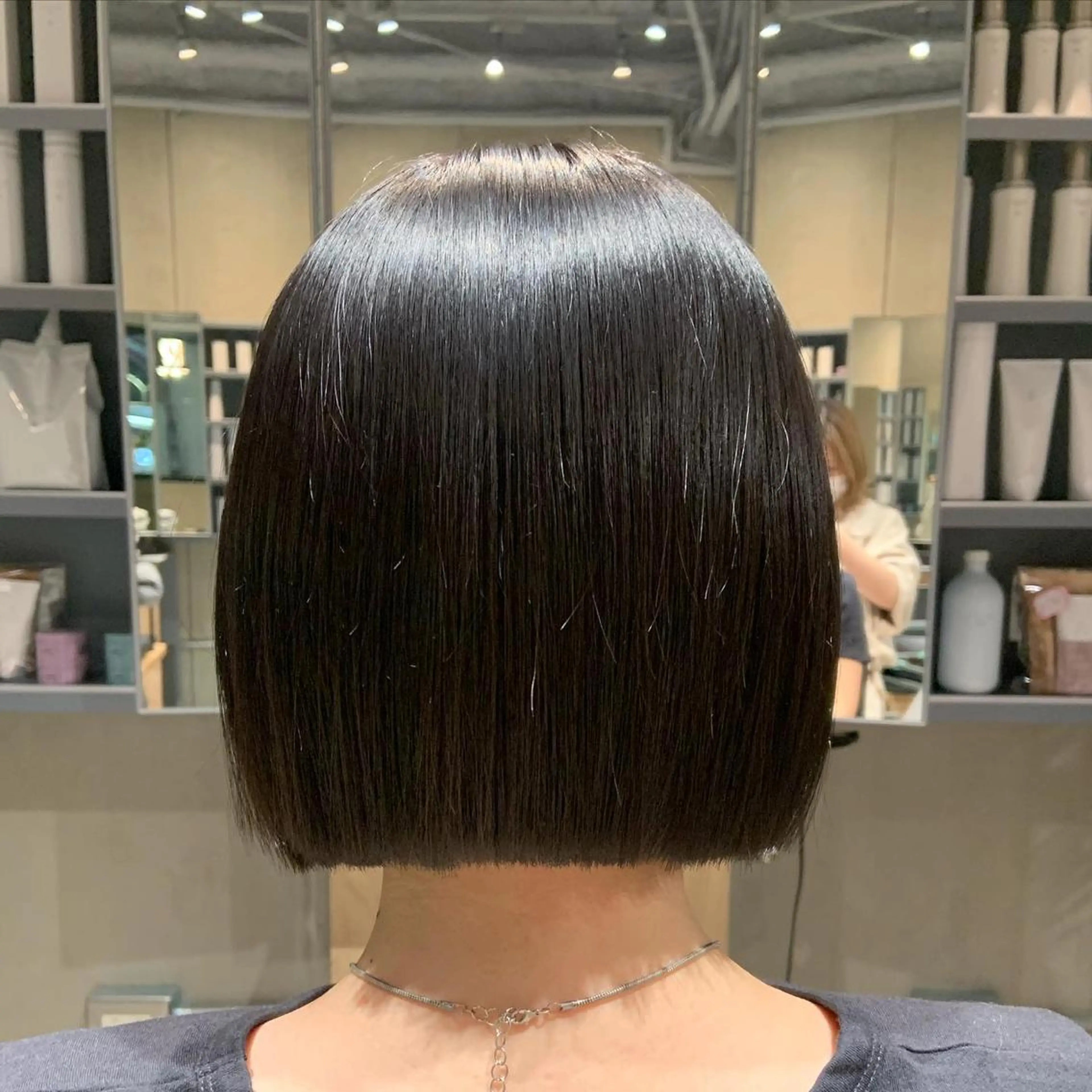 ショート カラー カット bh.maara デザイン／ハイトーンのヘアスタイル