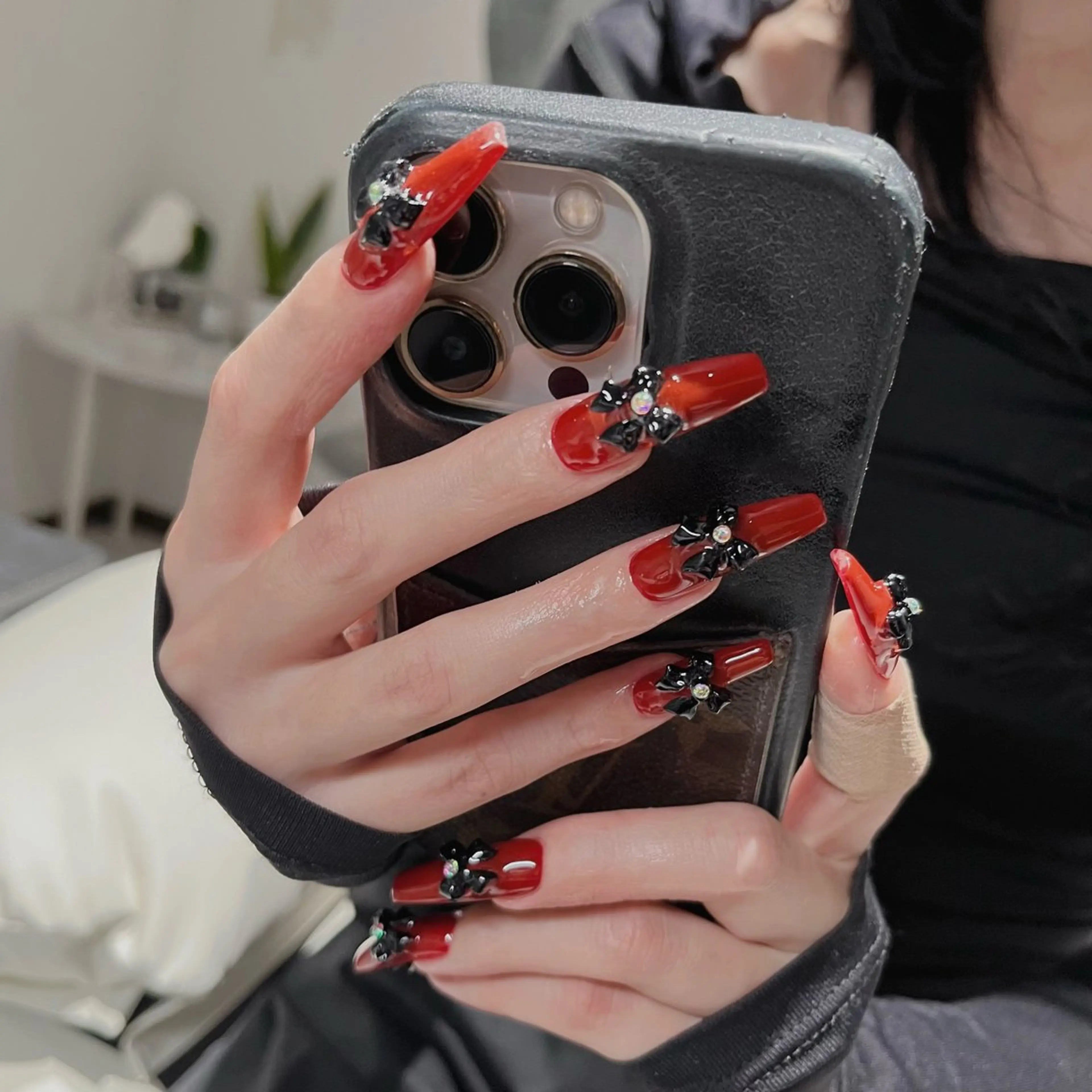 ネイル フットネイル フレンチネイル ジェルネイル ラメ(グリッター) ラメグラデーション ハンドネイル NEO Beauty Salon所属・𝐍𝐄𝐎 𝐉𝐔𝐑𝐈のネイルデザイン