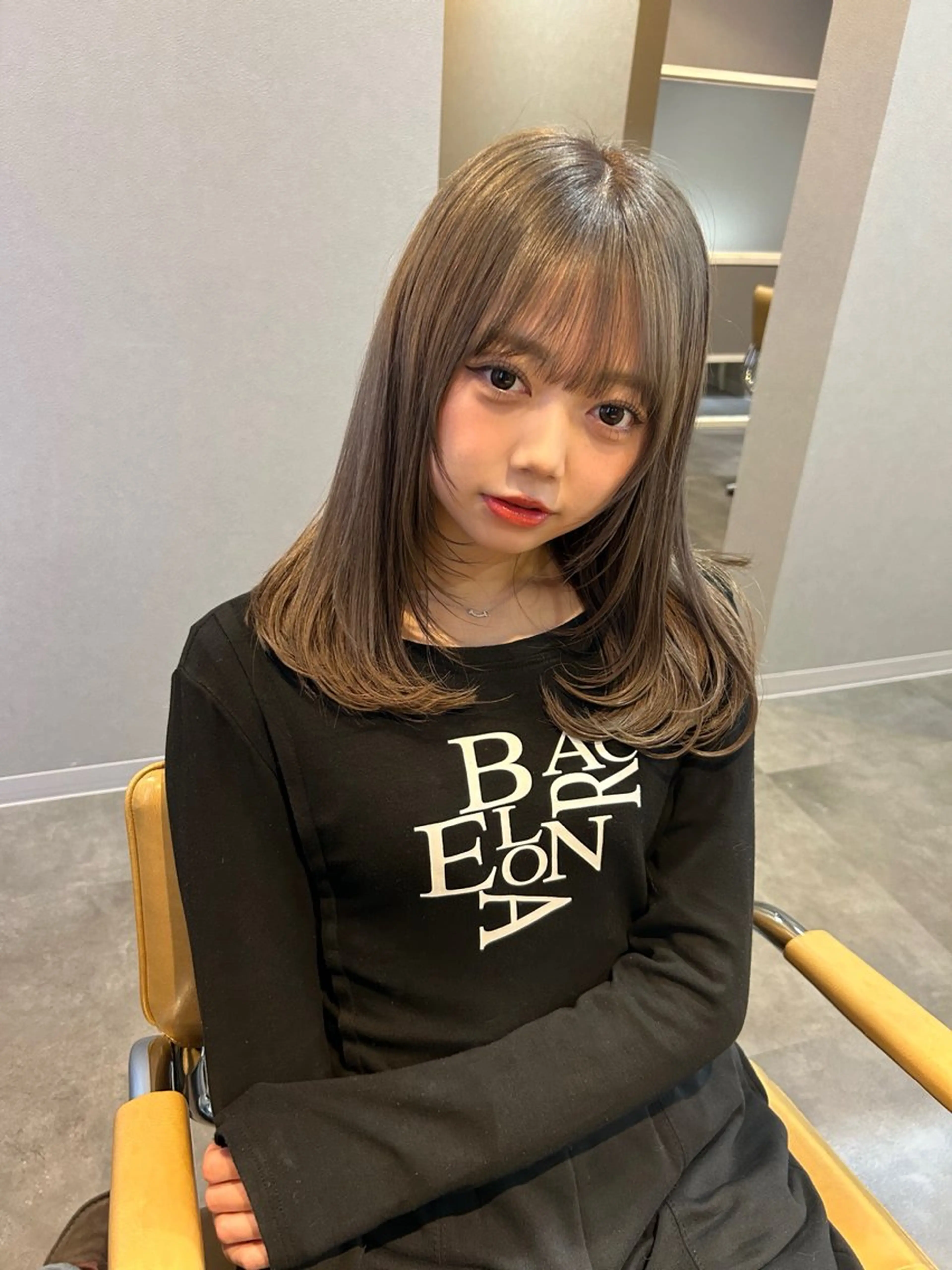 ミディアム カラー 神谷 凪のヘアスタイル