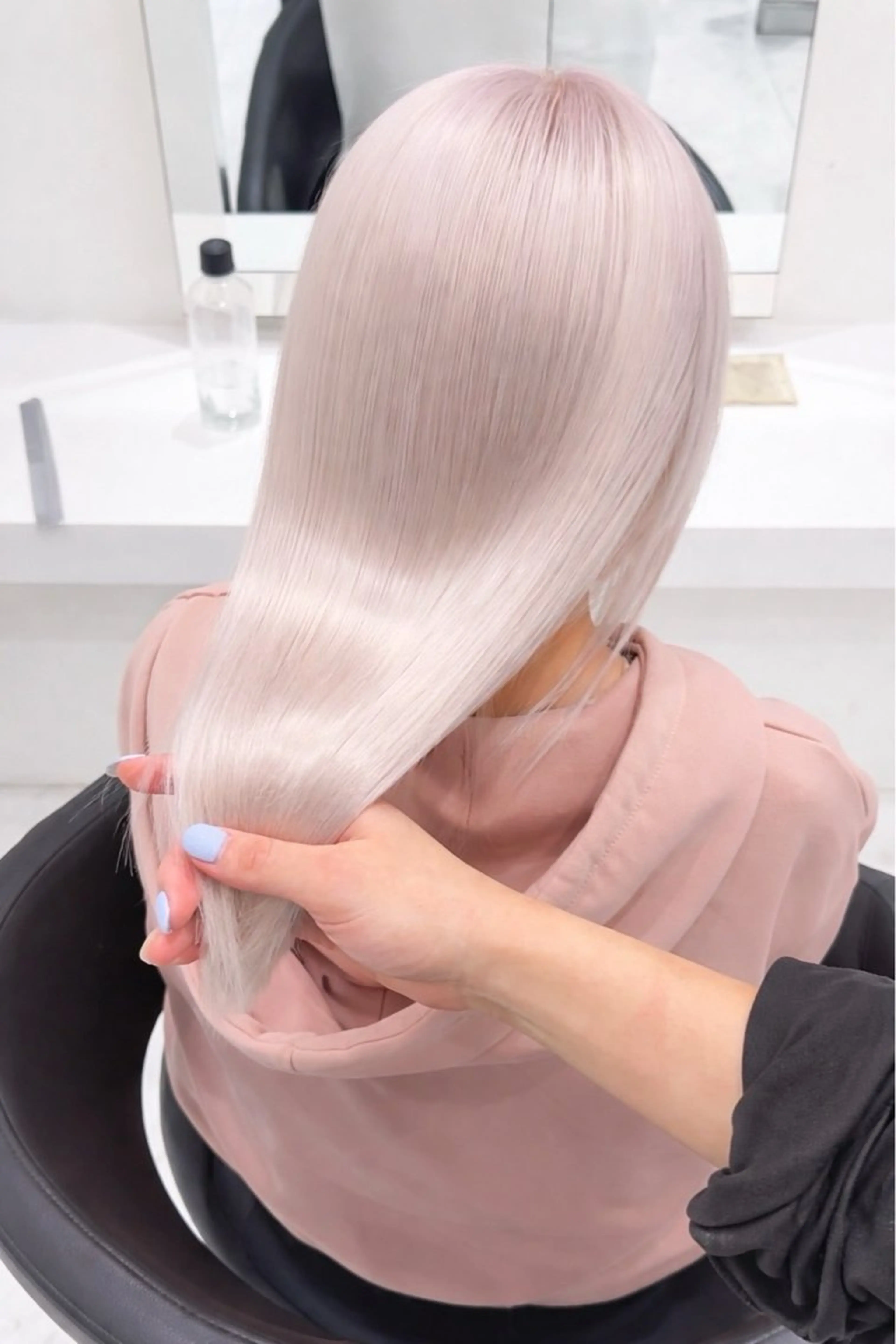 ロング カラー ブリーチ 透明感カラー ハイトーンカラー ヘアカラー ハイトーンカラー💞 くるみ🎀のヘアスタイル