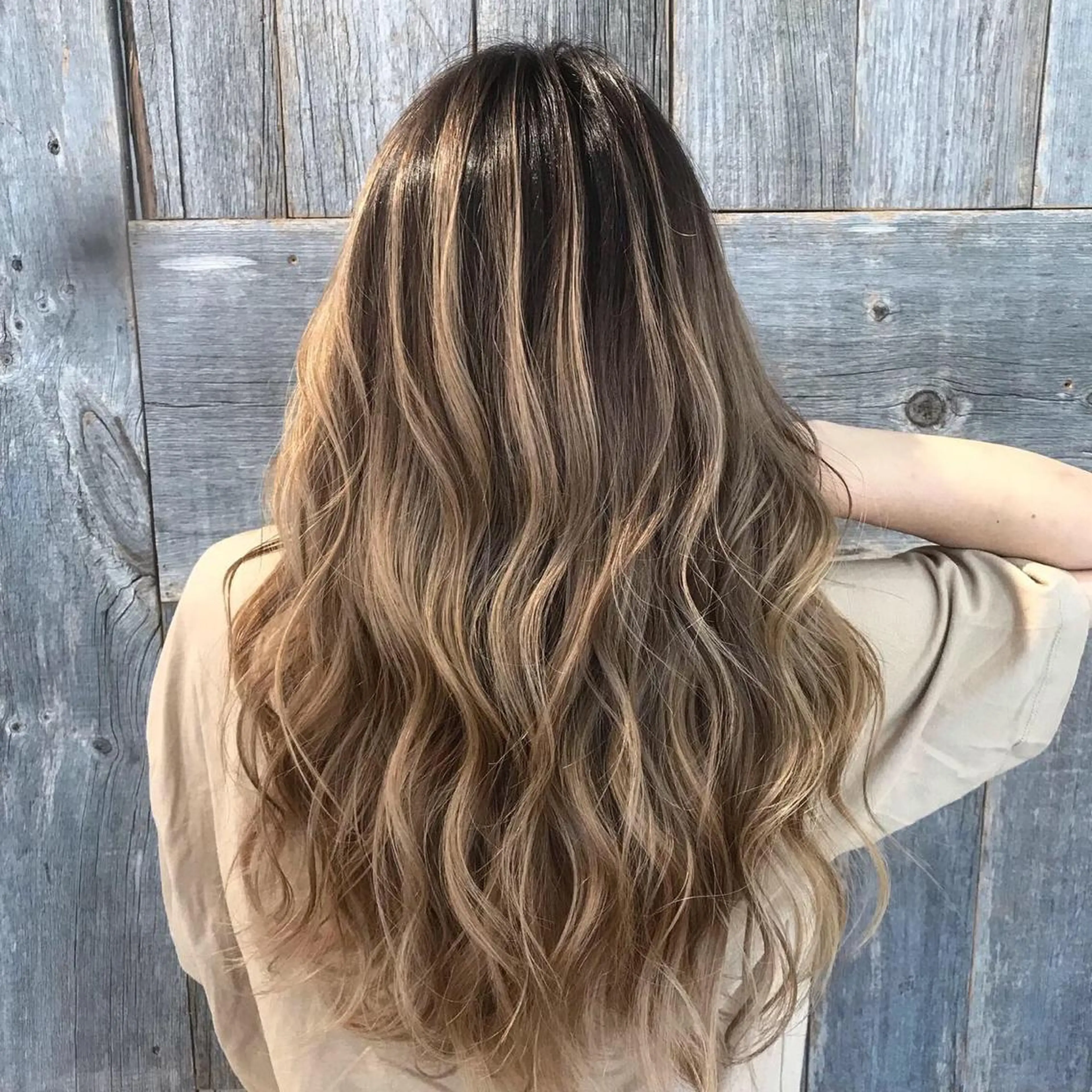 ロング カラー ヘアアレンジ アディクシーカラー ベージュカラー フォギーベージュ ハイトーンカラー メッシュ N° uairo 川崎店【ユアイロ】のヘアスタイル