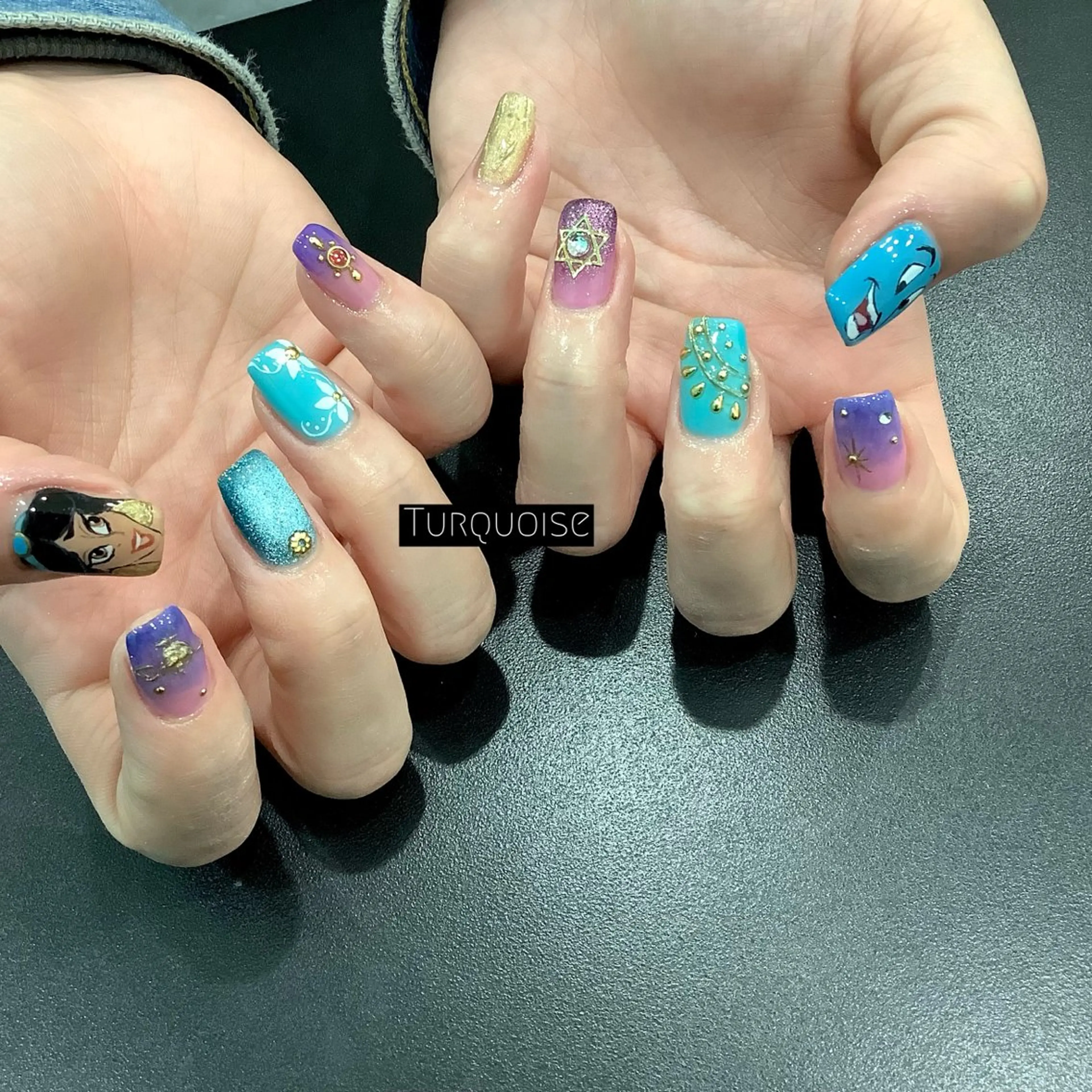 ネイル ハンドネイル 個性派ネイルサロン 💅🏼ターコイズのネイルデザイン