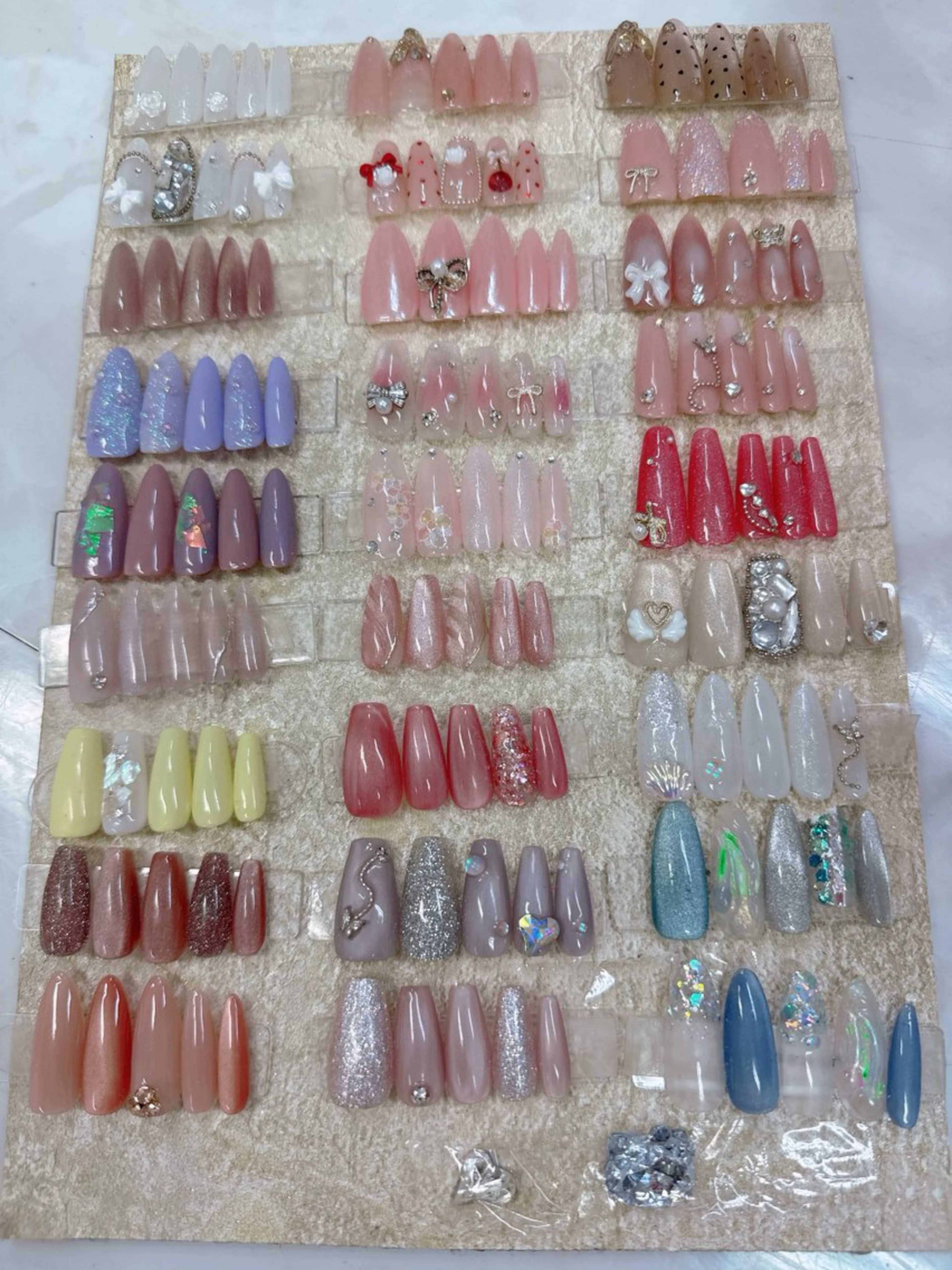 ネイル フレンチネイル ジェルネイル ガラスフレンチ キラキラネイル ロングネイル ハンドネイル Queeens nailのネイルデザイン