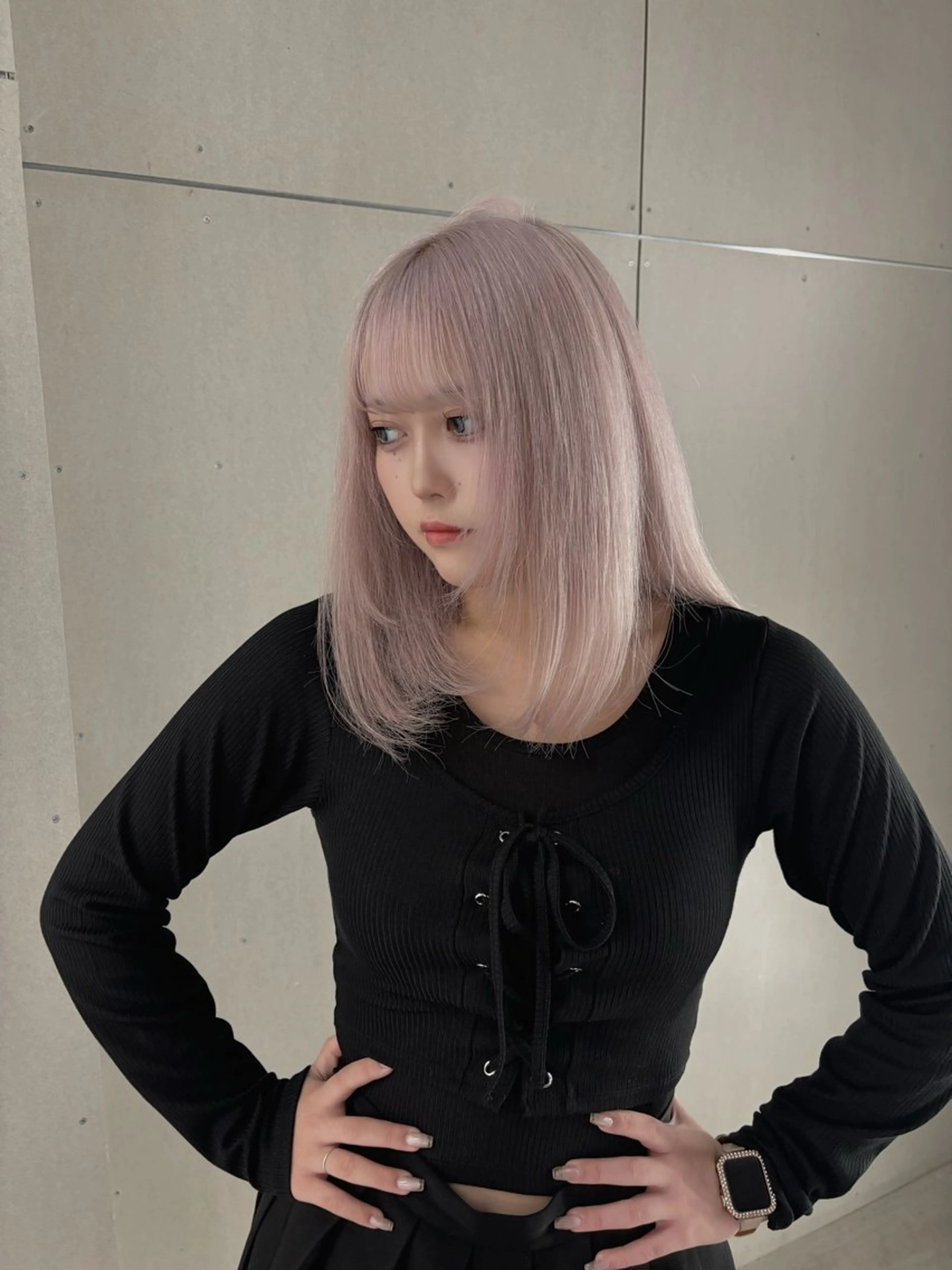 ミディアム カラー シルバー ホワイトシルバー 名古屋/中顔面短縮 ✨/小顔ハイレイヤーのヘアスタイル