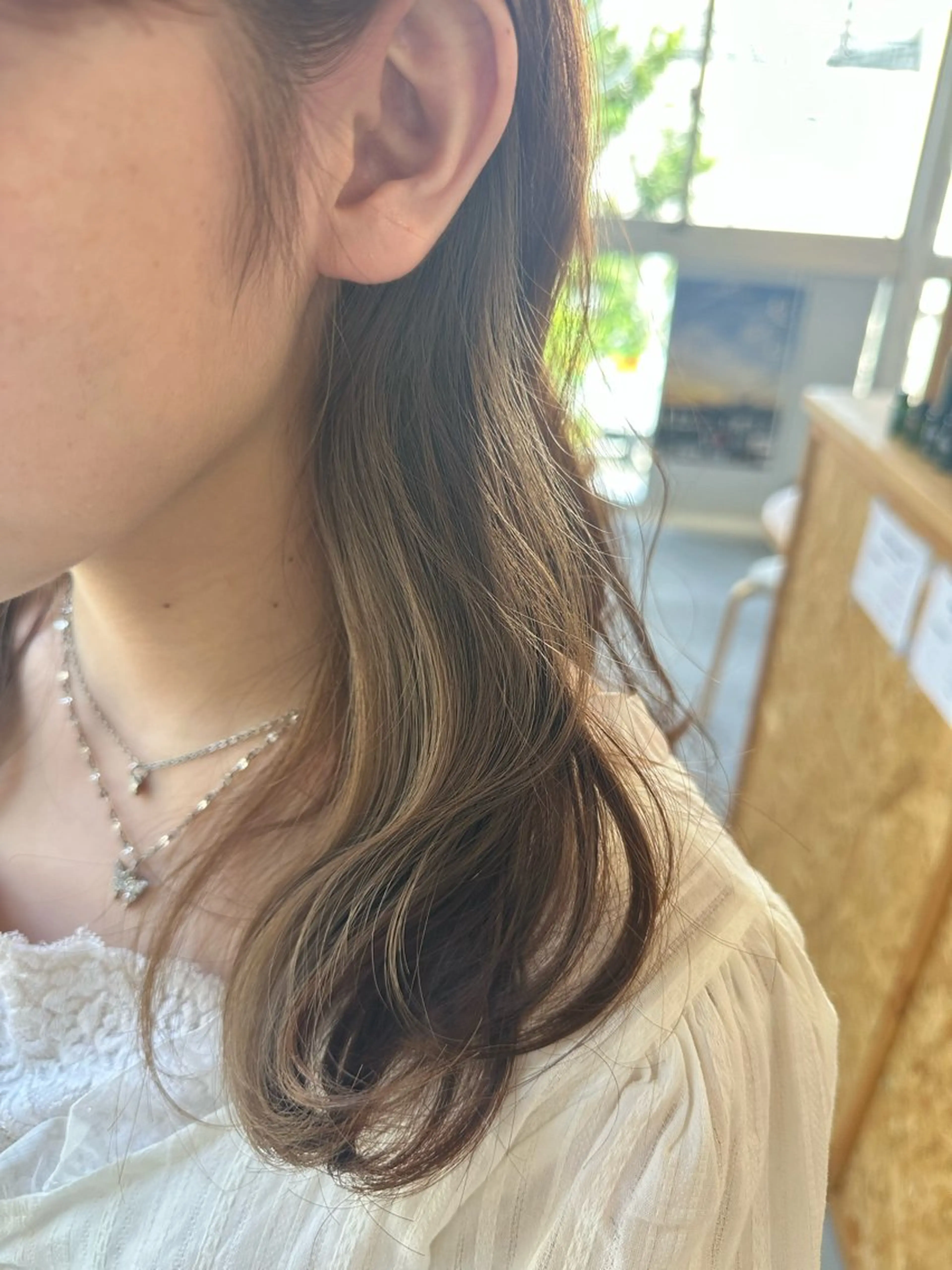 ミディアム カラー ベージュカラー 松本 莉央のヘアスタイル