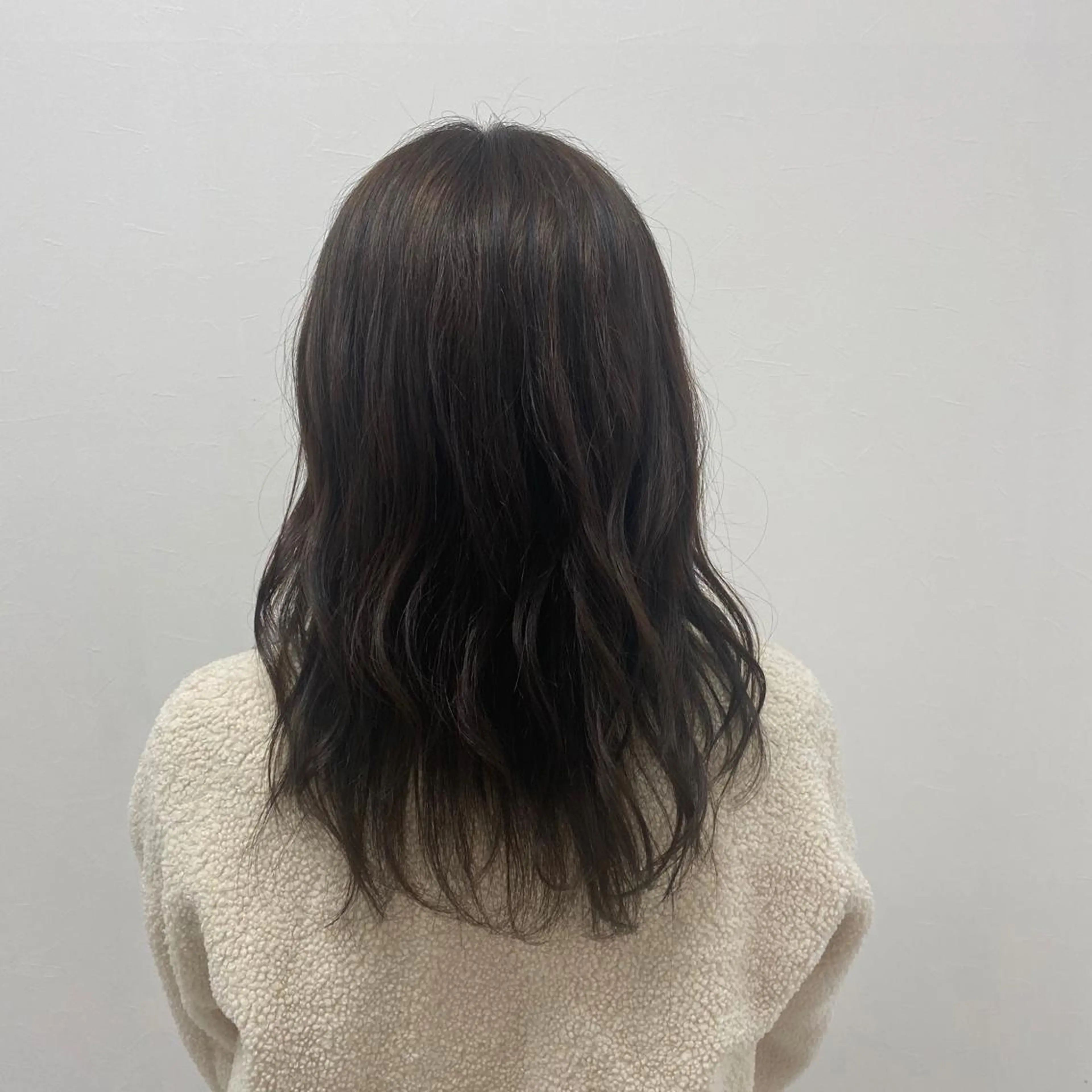 セミロング カラー ベージュカラー オリーブベージュ KAITOH ATSUSHIのヘアスタイル