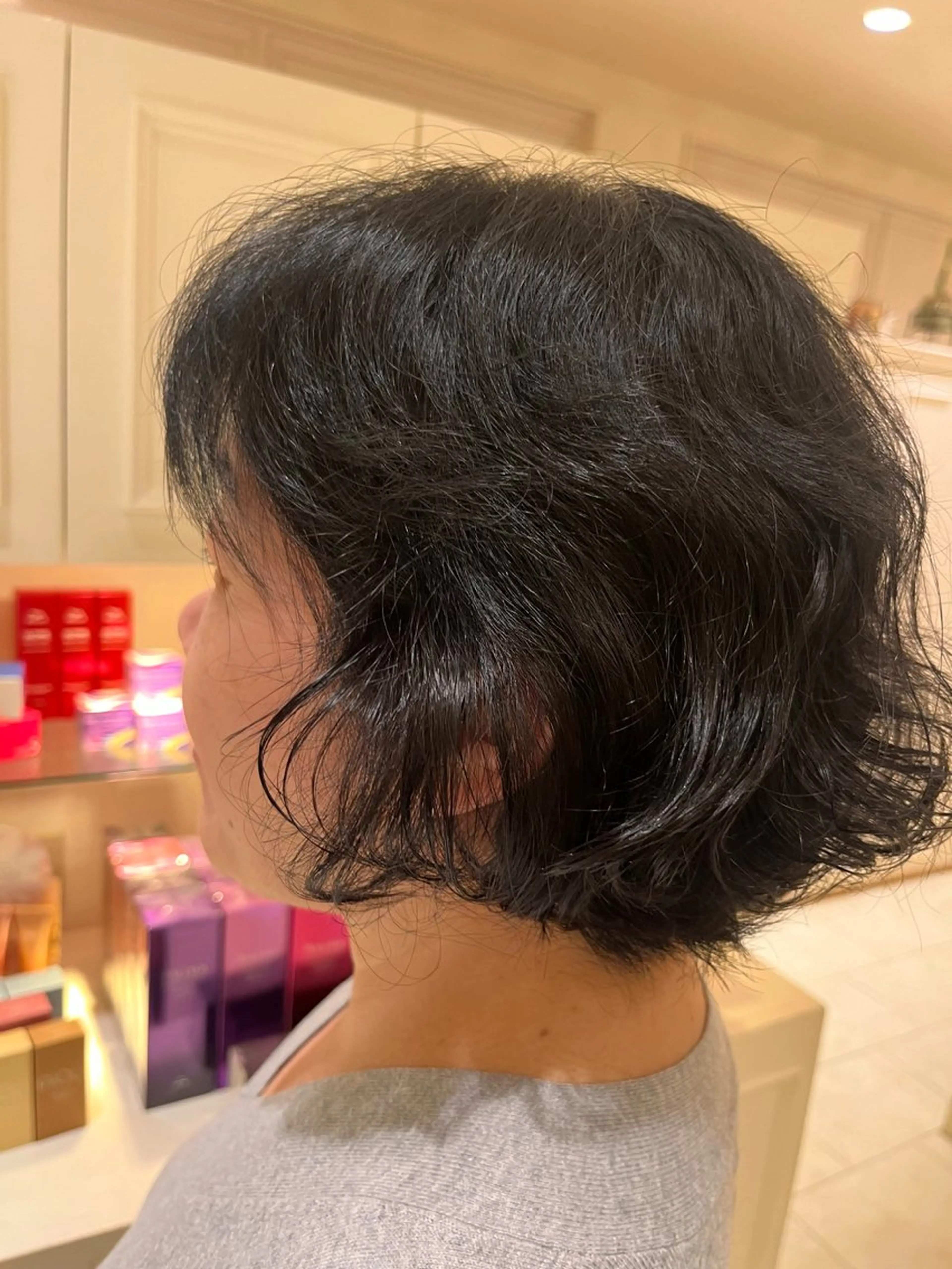 ショート くせ毛 新開 さらのヘアスタイル