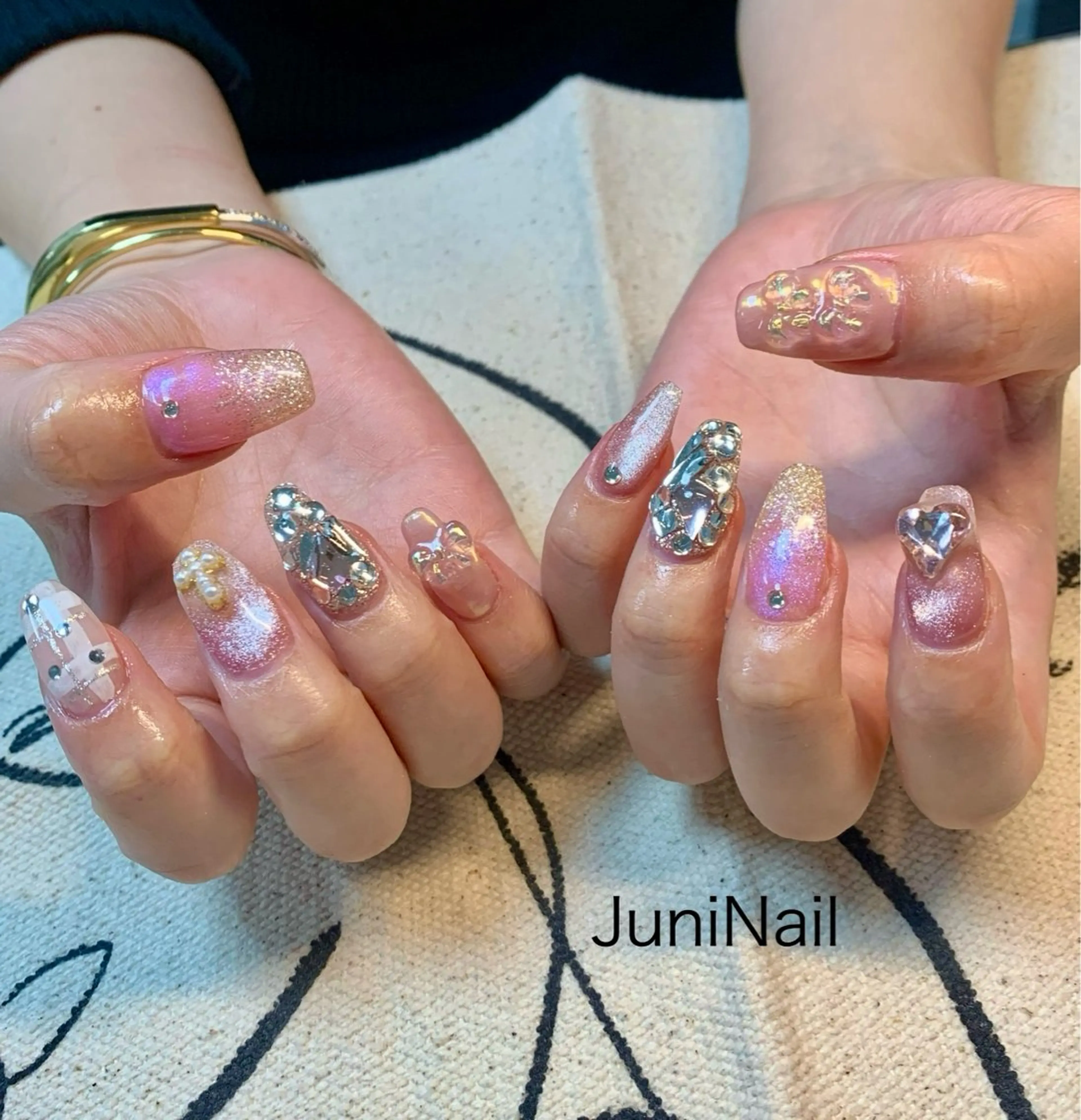 ネイル オーロラネイル クリアネイル 成人式 フラッシュネイル 氷ネイル・うるうるネイル ハンドネイル JuniNail 주니네일🇰🇷suのネイルデザイン