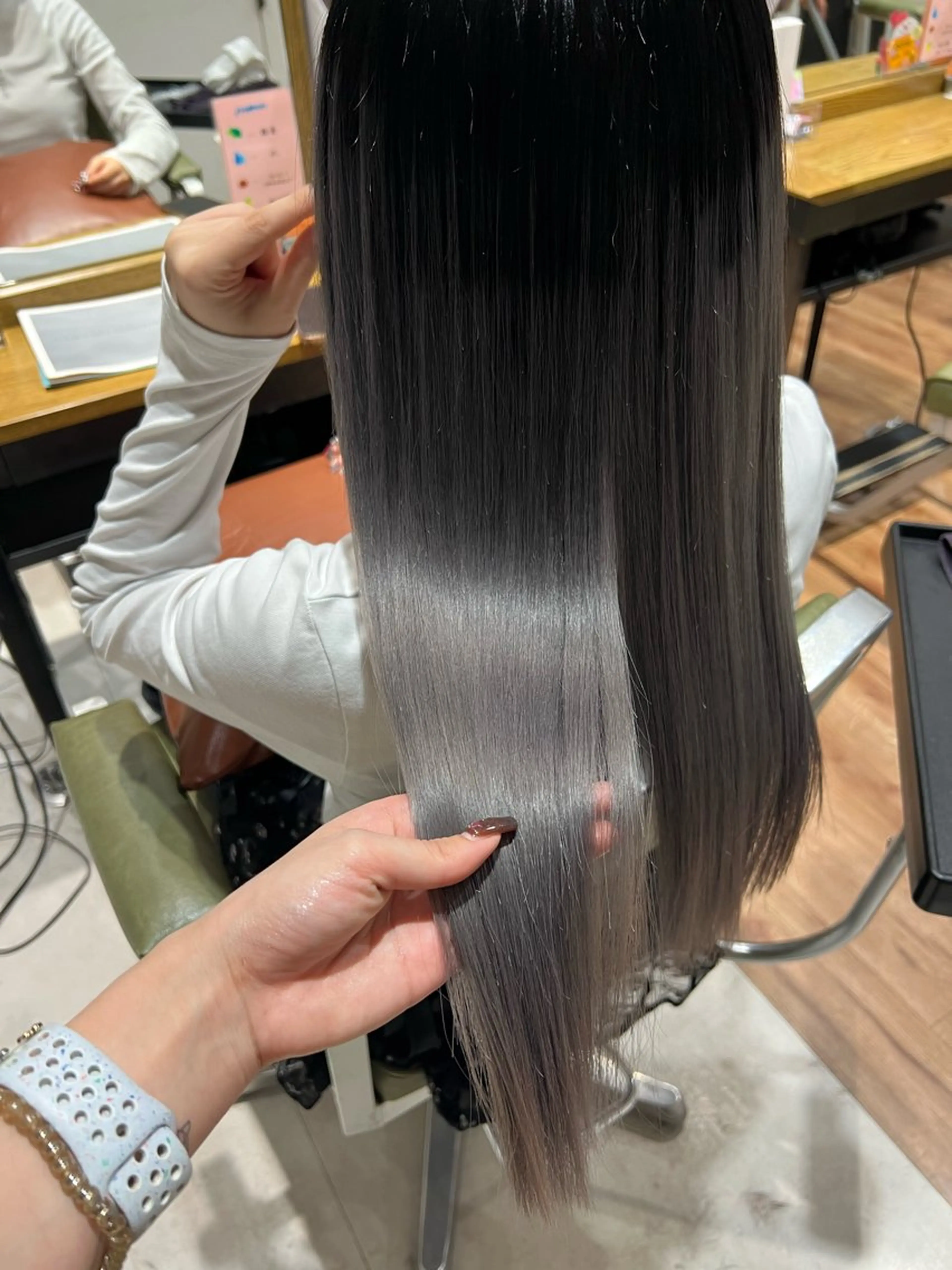 ロング カラー カット ヘアカラー トリートメント ワタナベ モカ🦢ダブルカラーのヘアスタイル