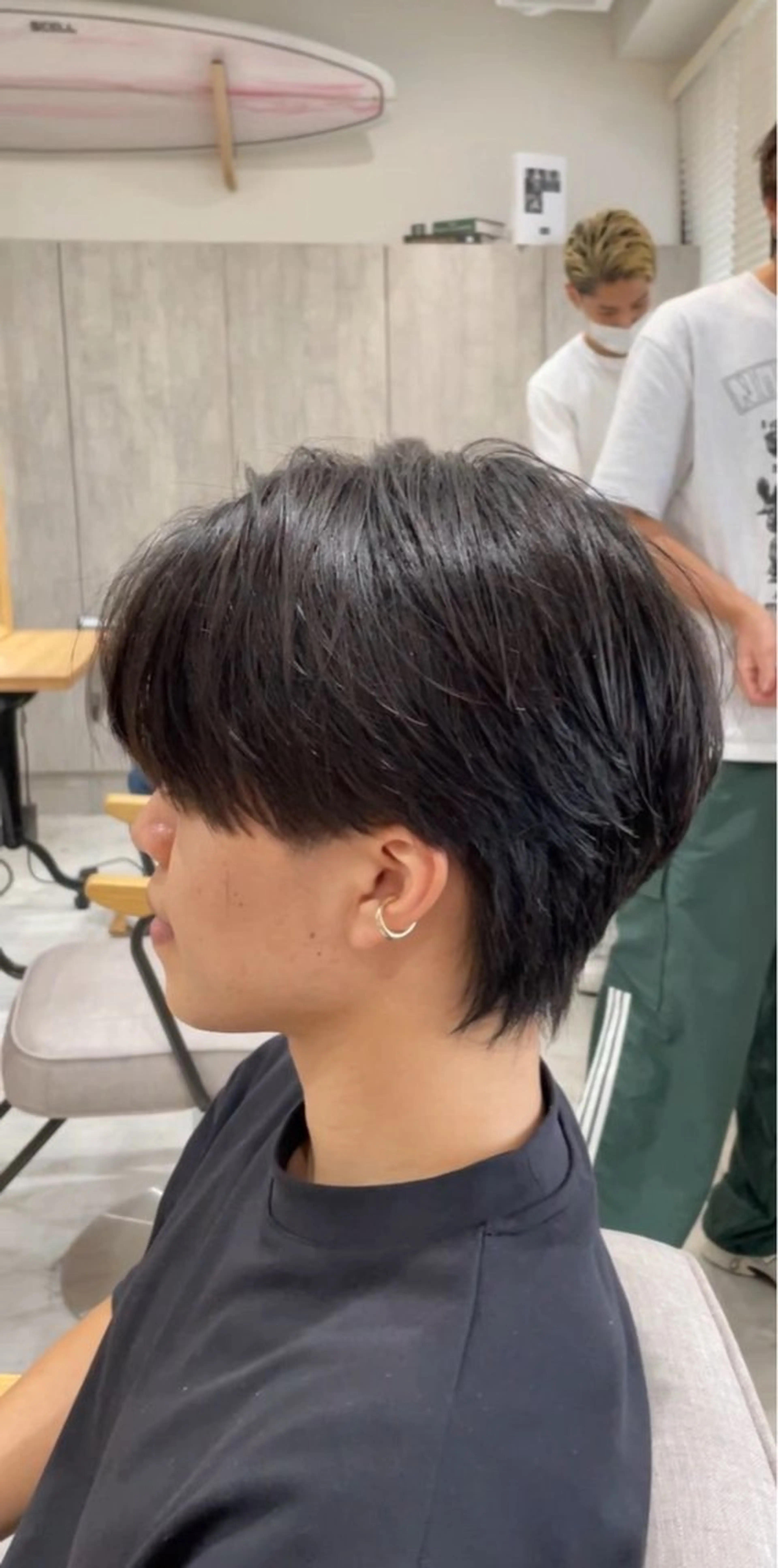 ミディアム くびれヘア 伸ばしかけ カット ホワイトカラー/ ピンクベージュにったのヘアスタイル