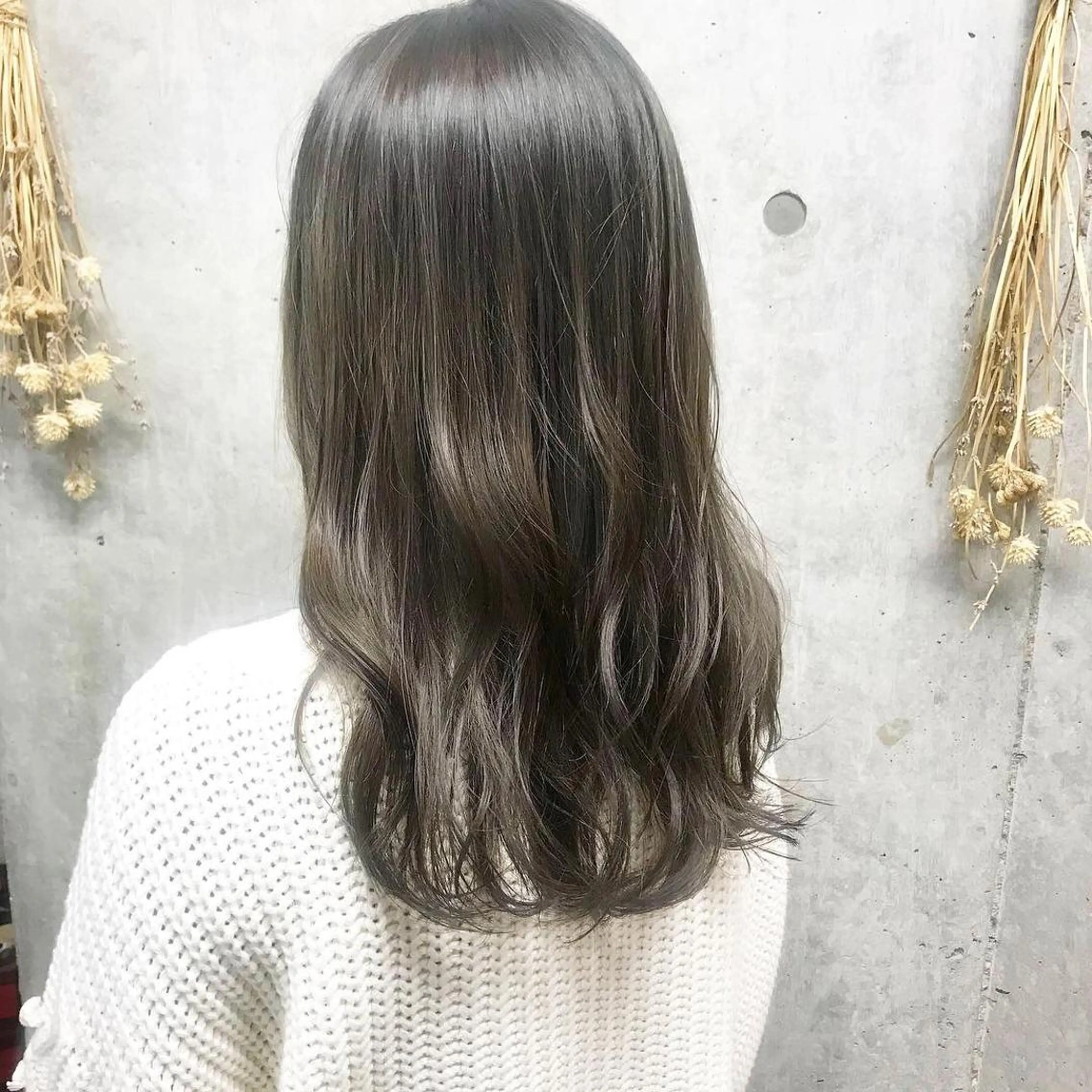 セミロング カラー ヘアアレンジ ベージュカラー 透明感カラー イルミナカラー Satsuki ✂︎♡のヘアスタイル