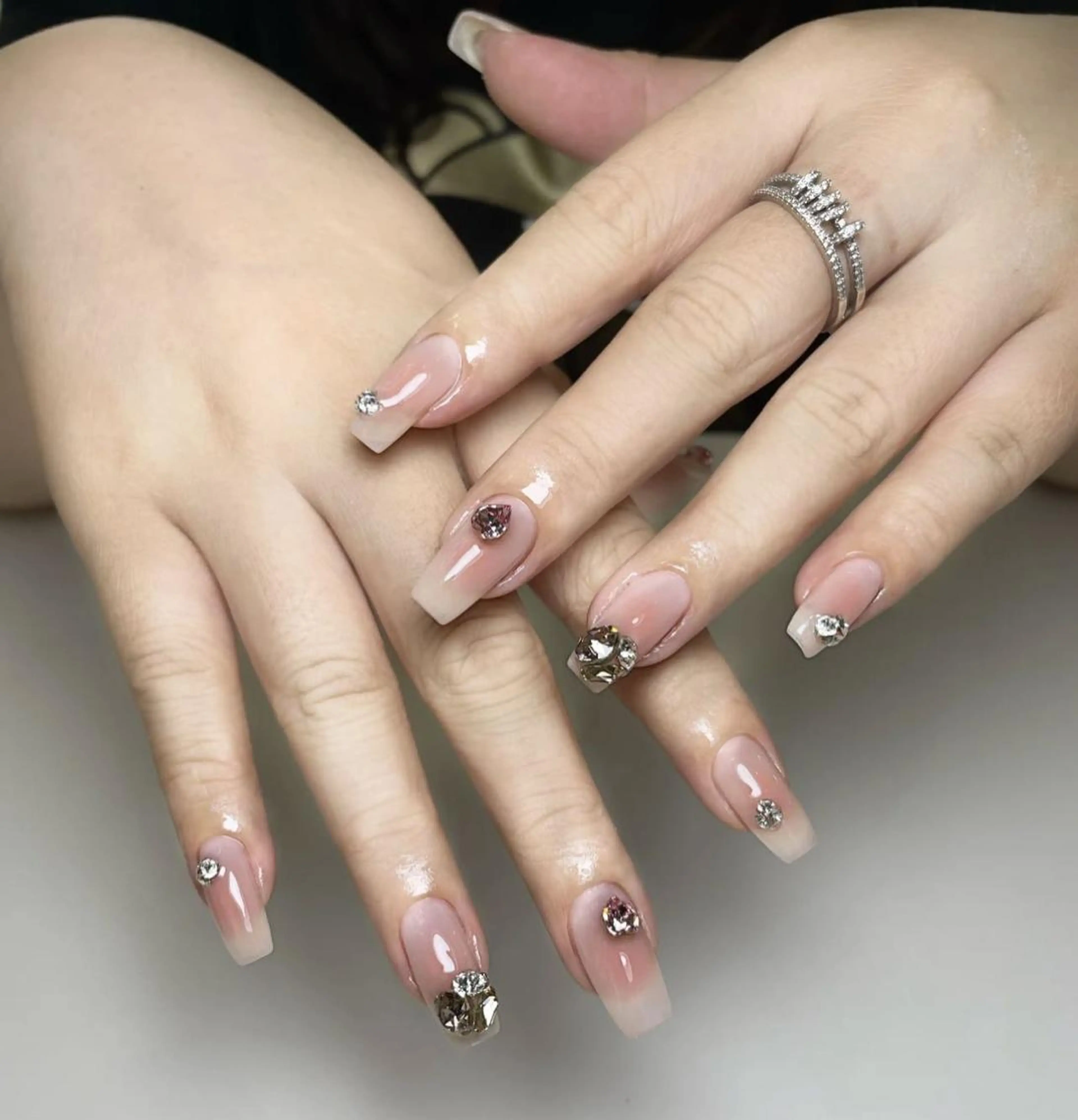 ネイル アートネイル 長さ出し ネイルチップ Queens momoのネイルデザイン