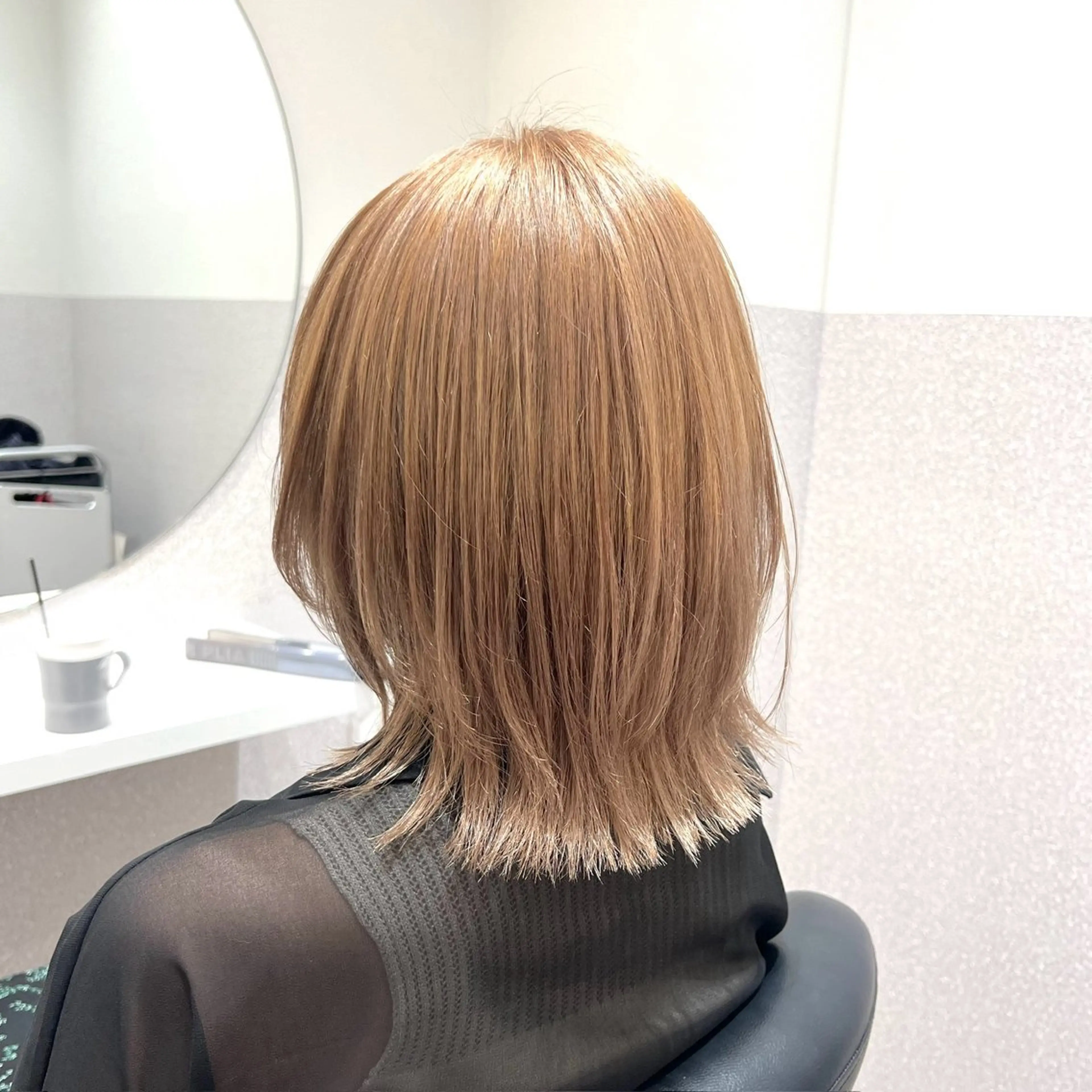 ショート カラー ヘアカラー トリートメント 🩵ブリーチカラー 🐈MIORI🩵のヘアスタイル